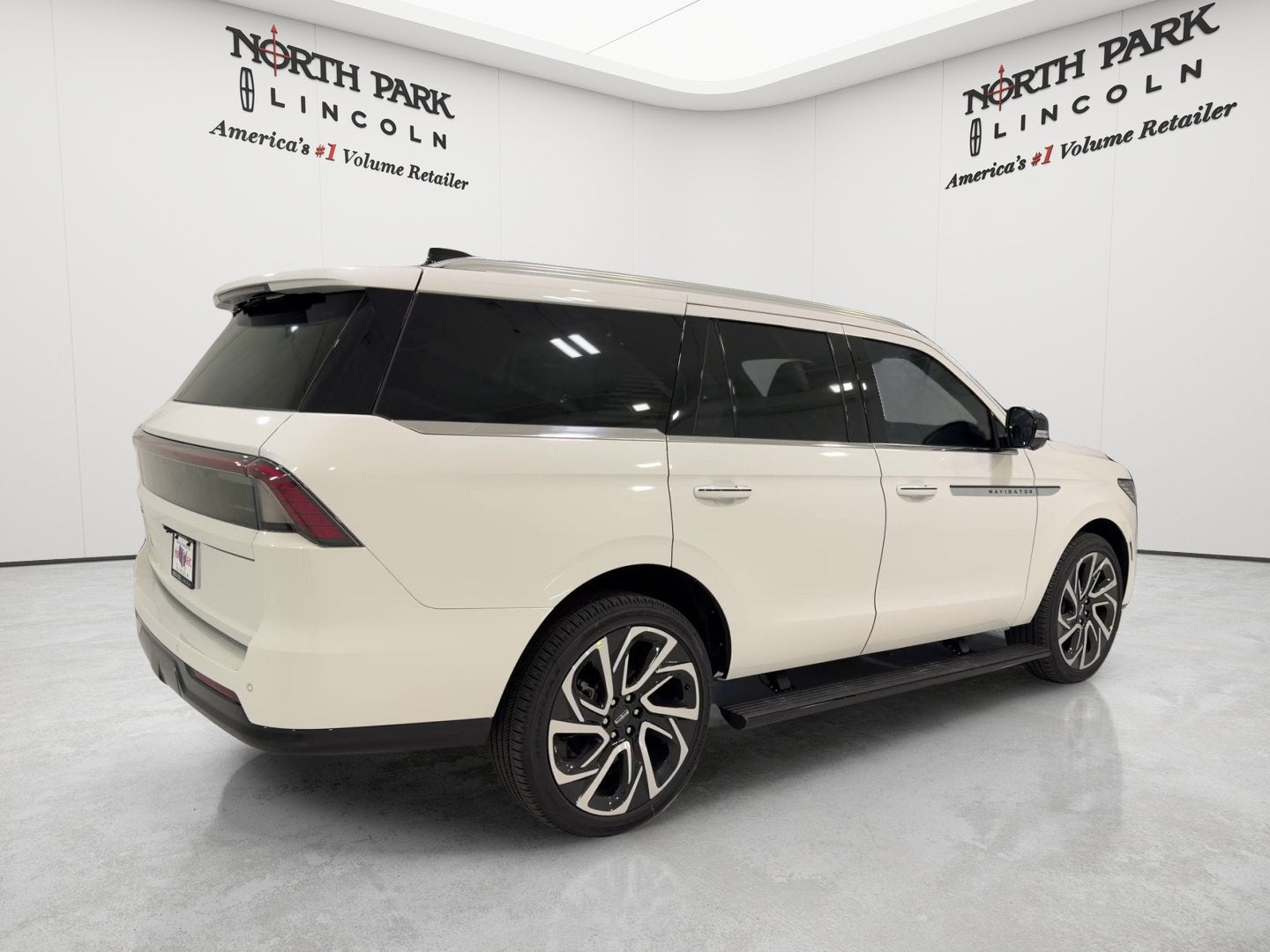 2027 Lincoln Navigator Reserve
