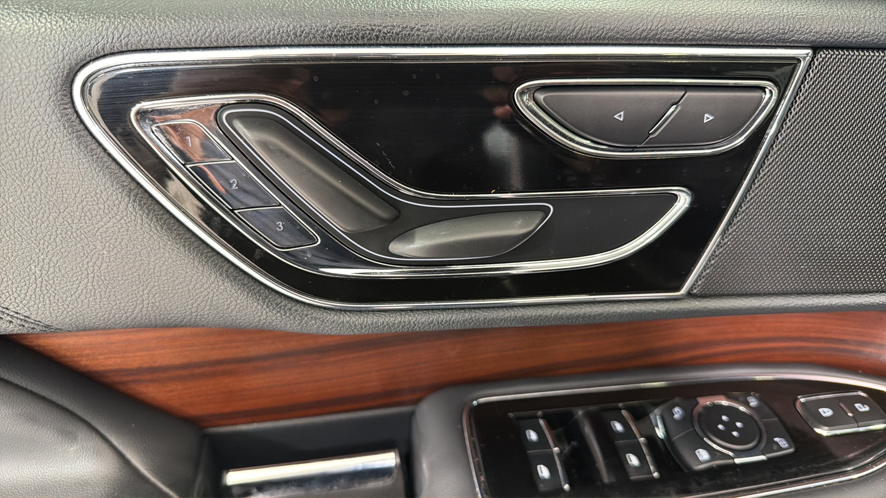 2023 Lincoln Navigator Standard