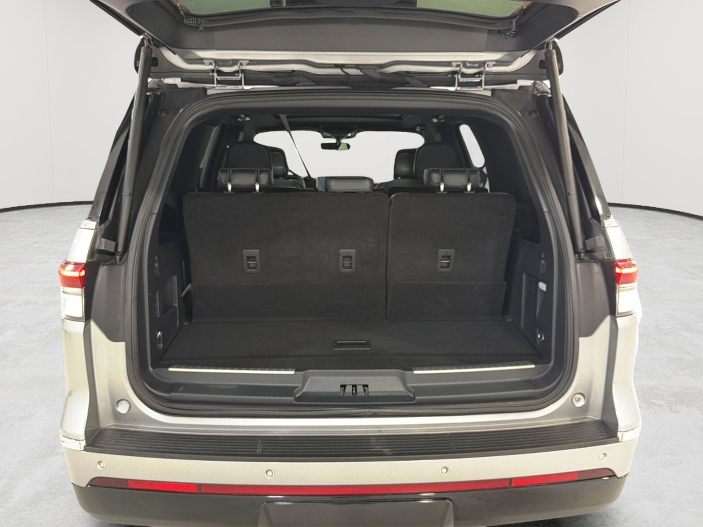 2023 Lincoln Navigator Standard