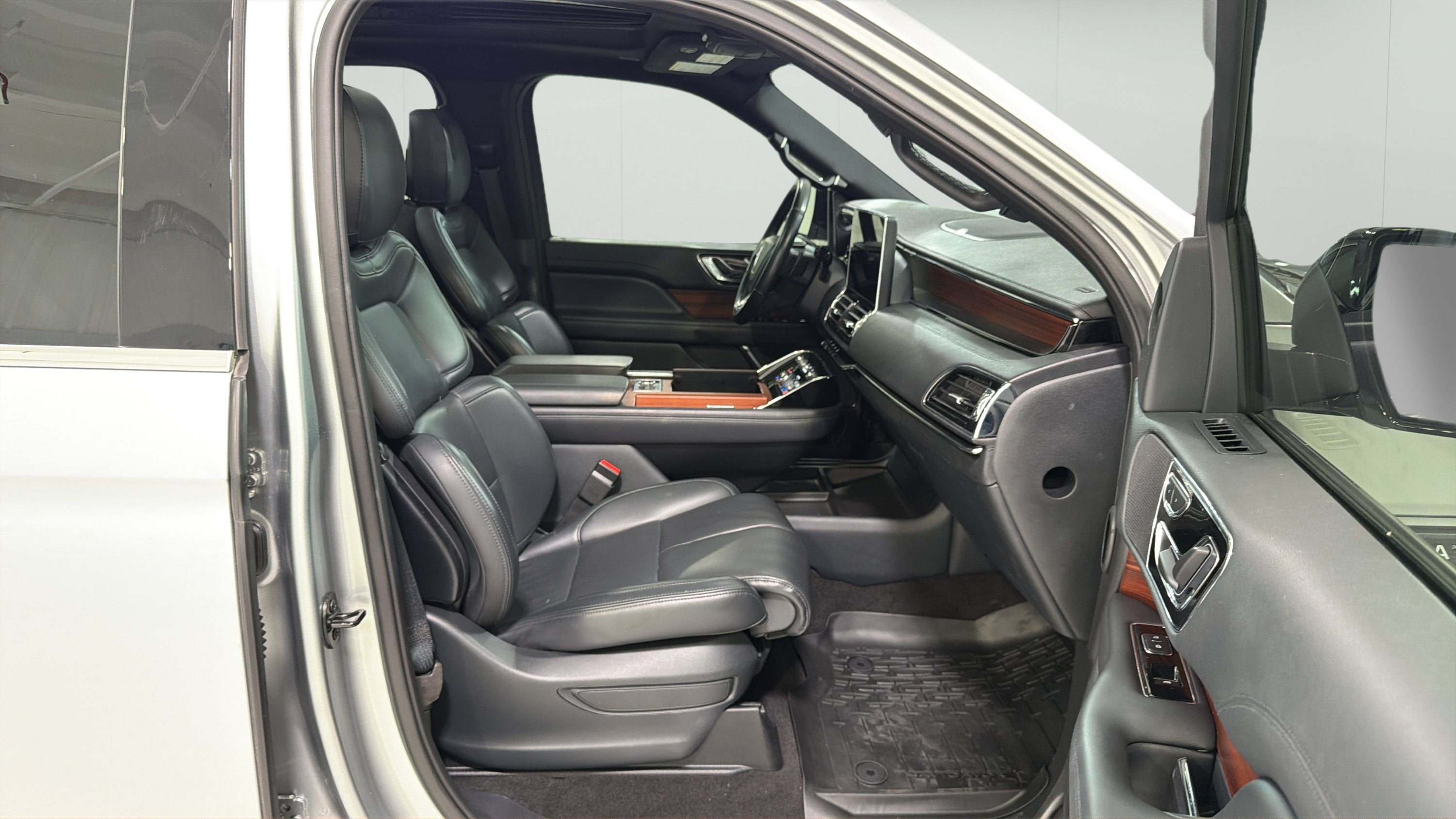 2023 Lincoln Navigator Standard