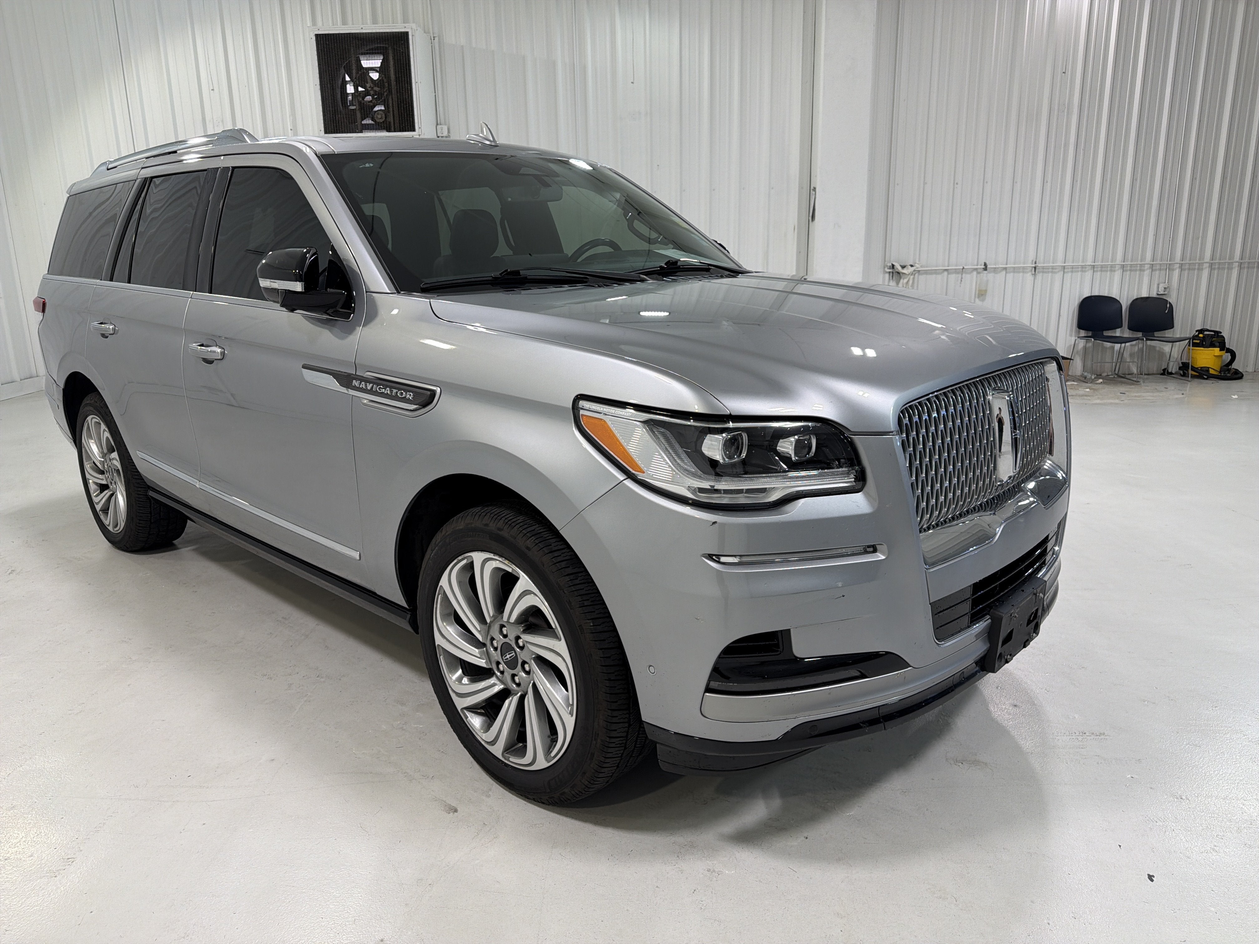2023 Lincoln Navigator Standard