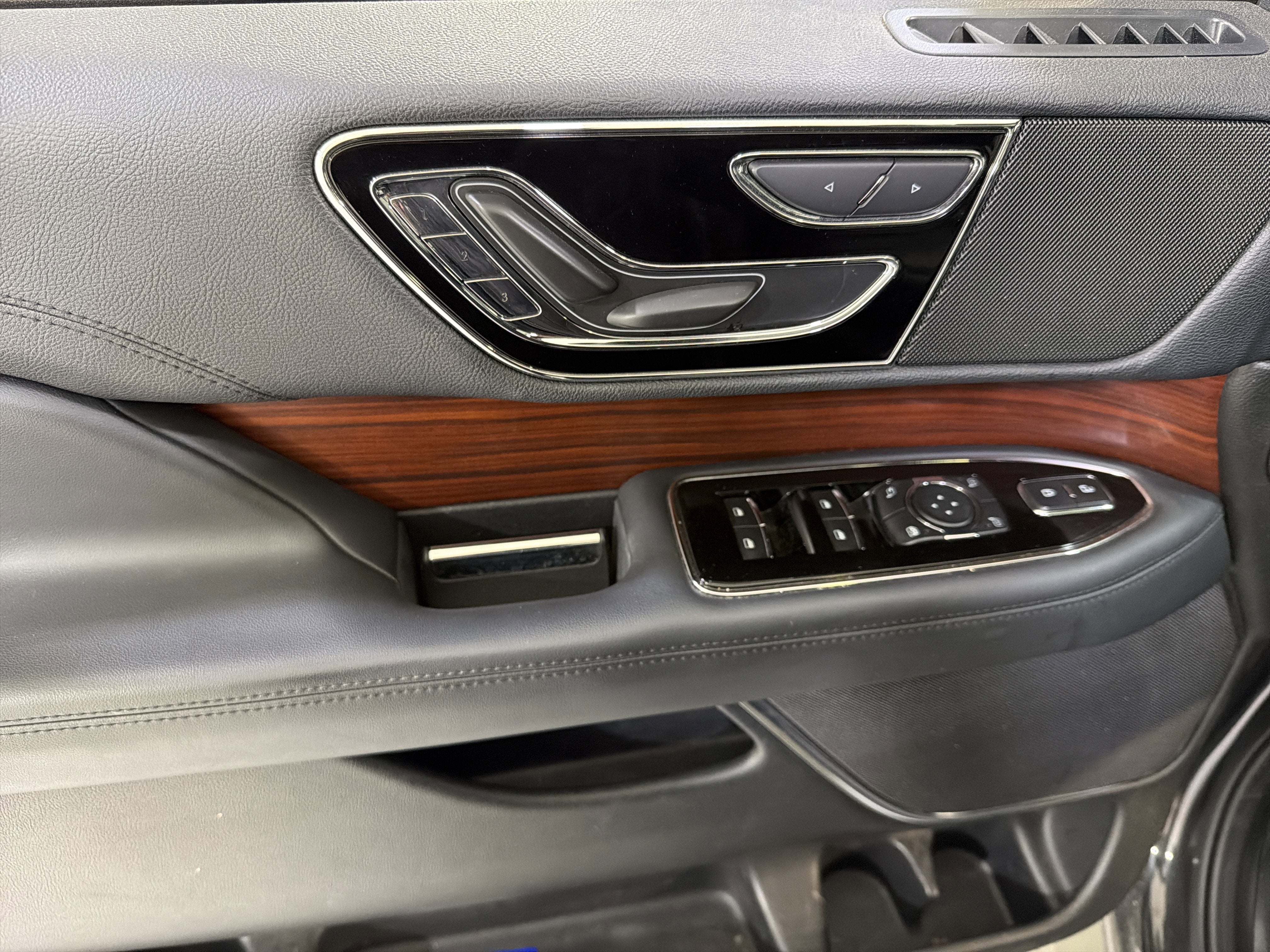 2022 Lincoln Navigator Standard