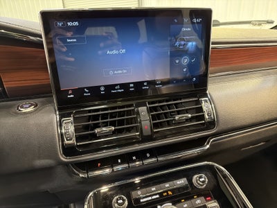 2022 Lincoln Navigator Standard