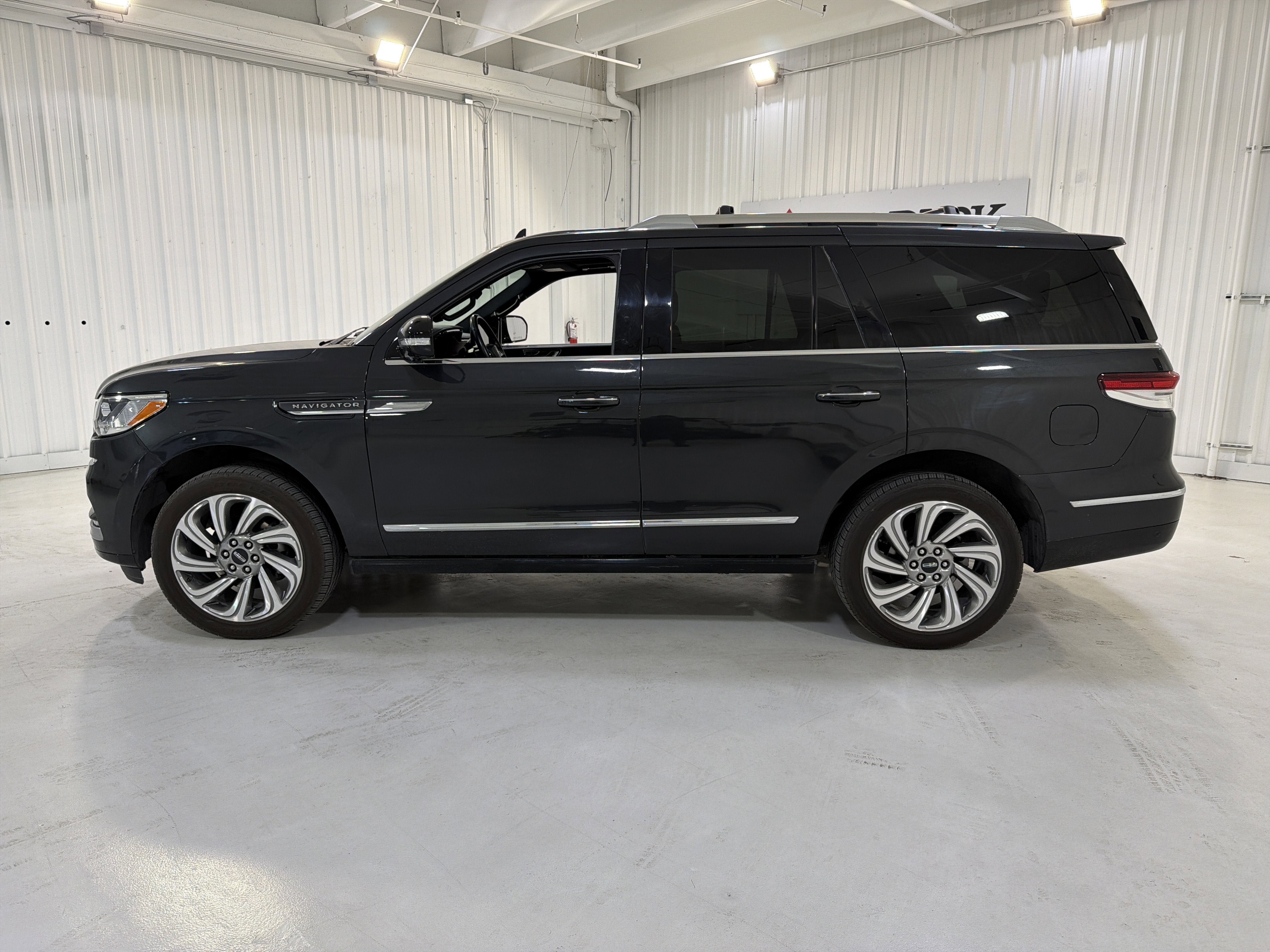 2022 Lincoln Navigator Standard