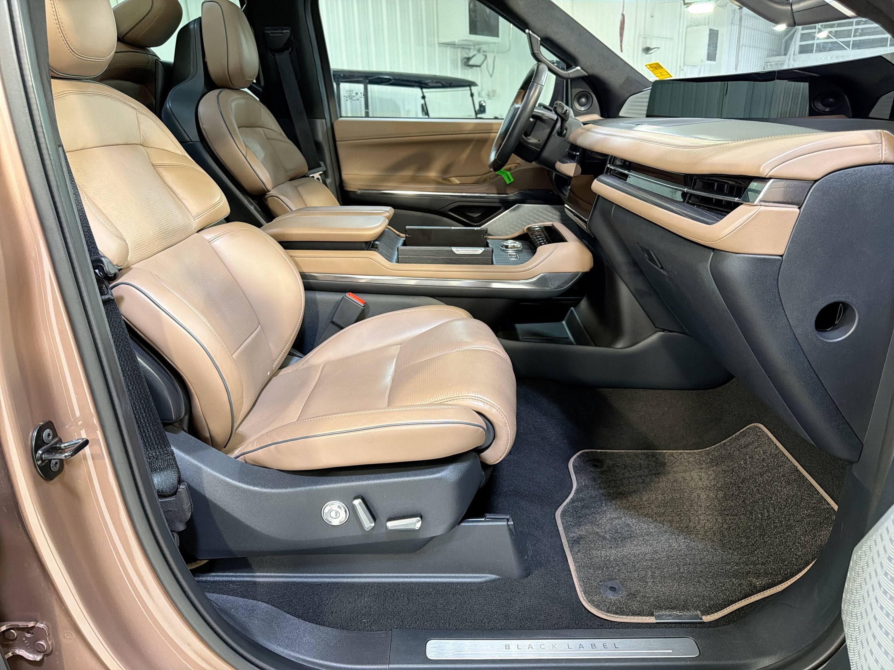 2025 Lincoln Navigator Black Label