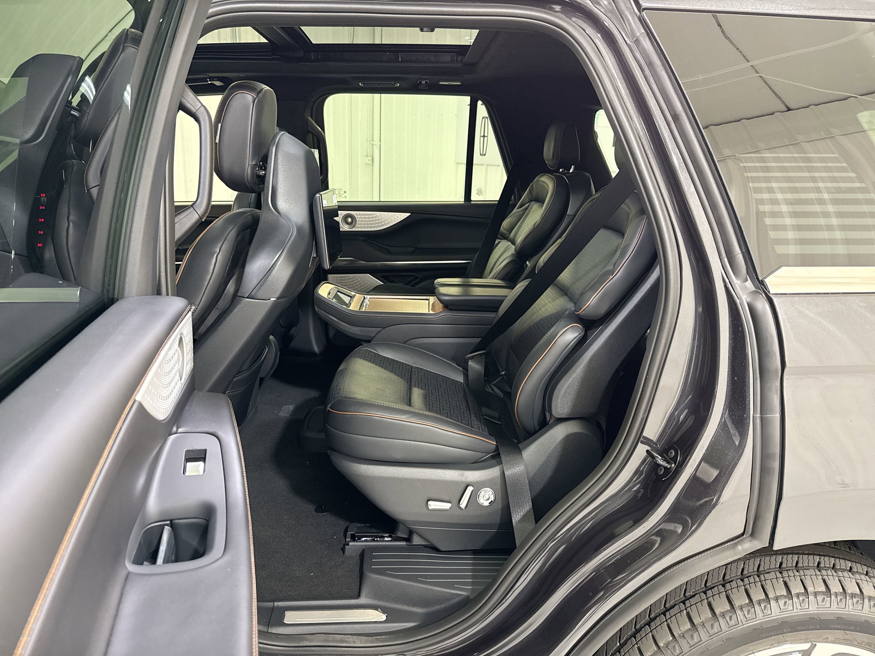 2025 Lincoln Navigator Black Label