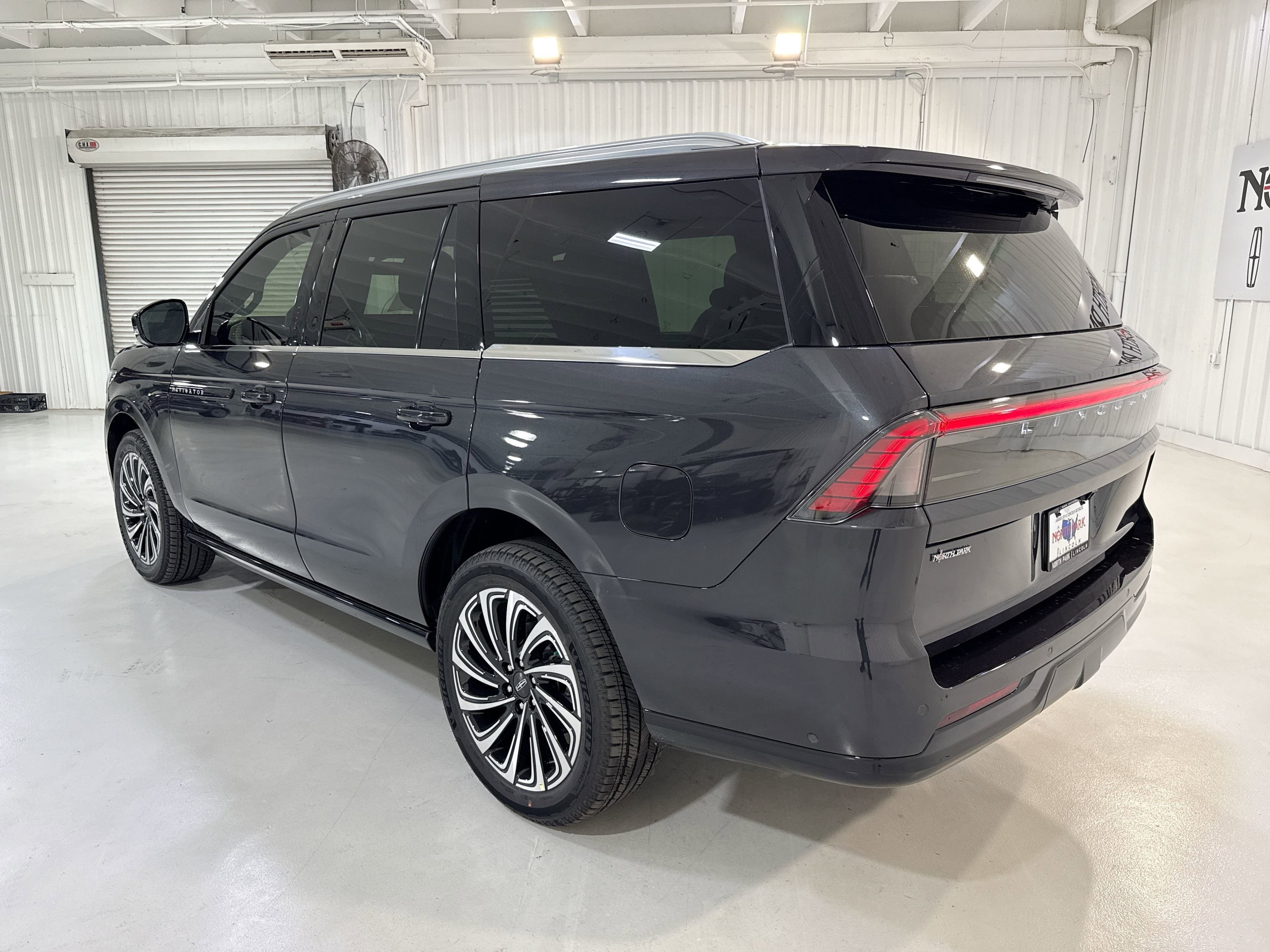 2025 Lincoln Navigator Black Label