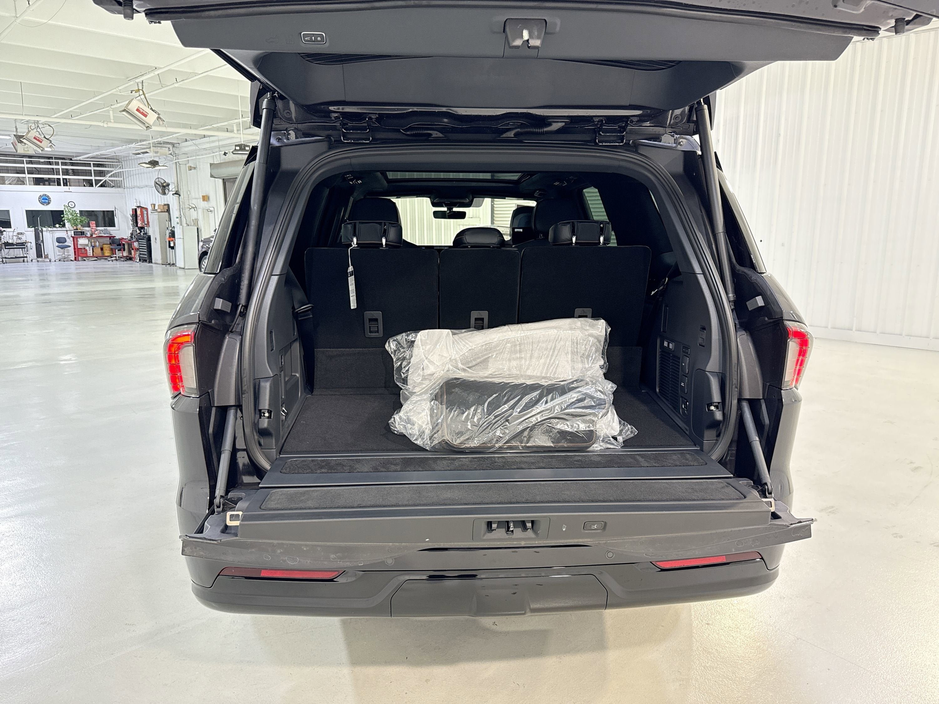 2025 Lincoln Navigator Black Label