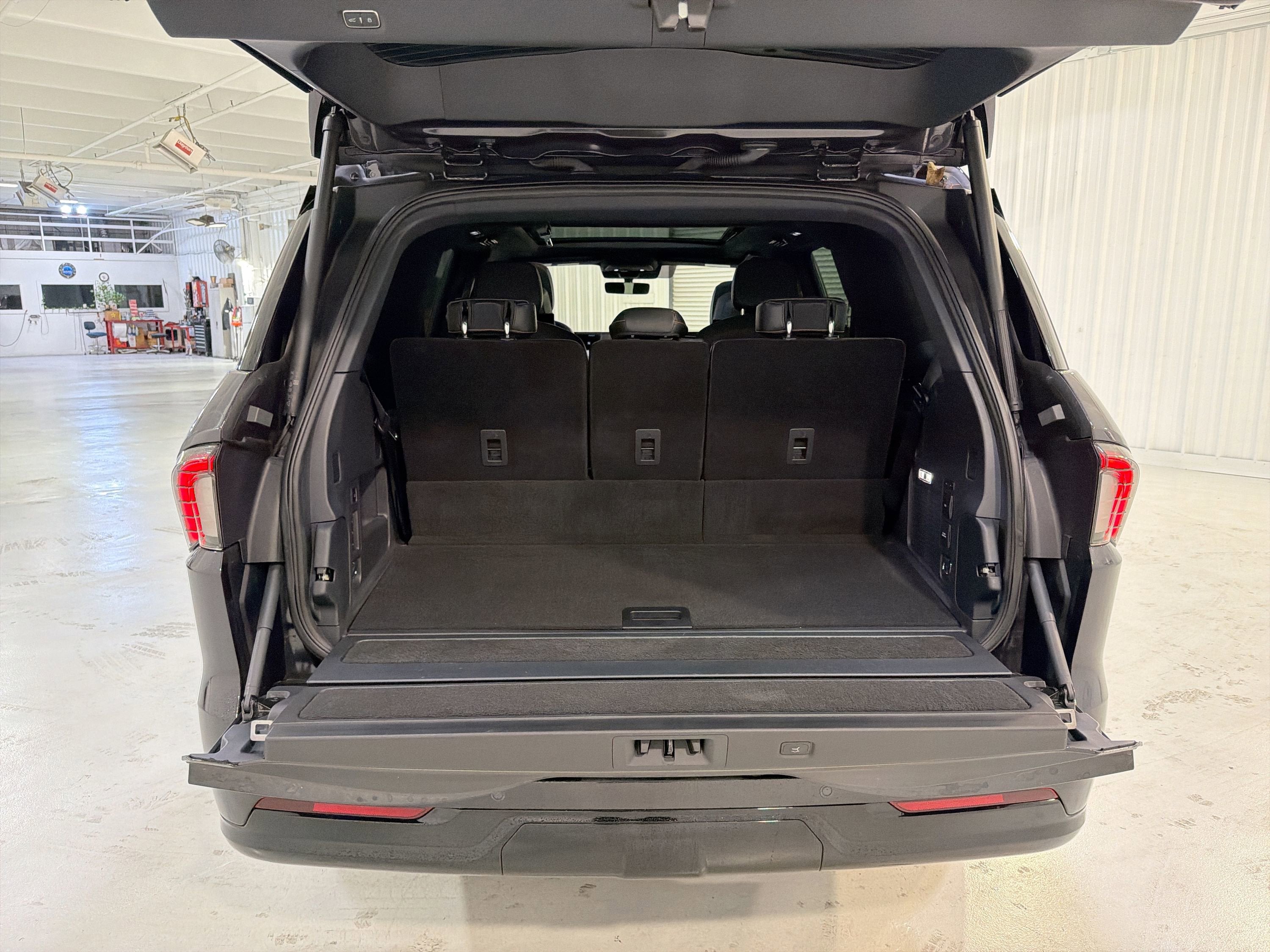 2025 Lincoln Navigator Black Label