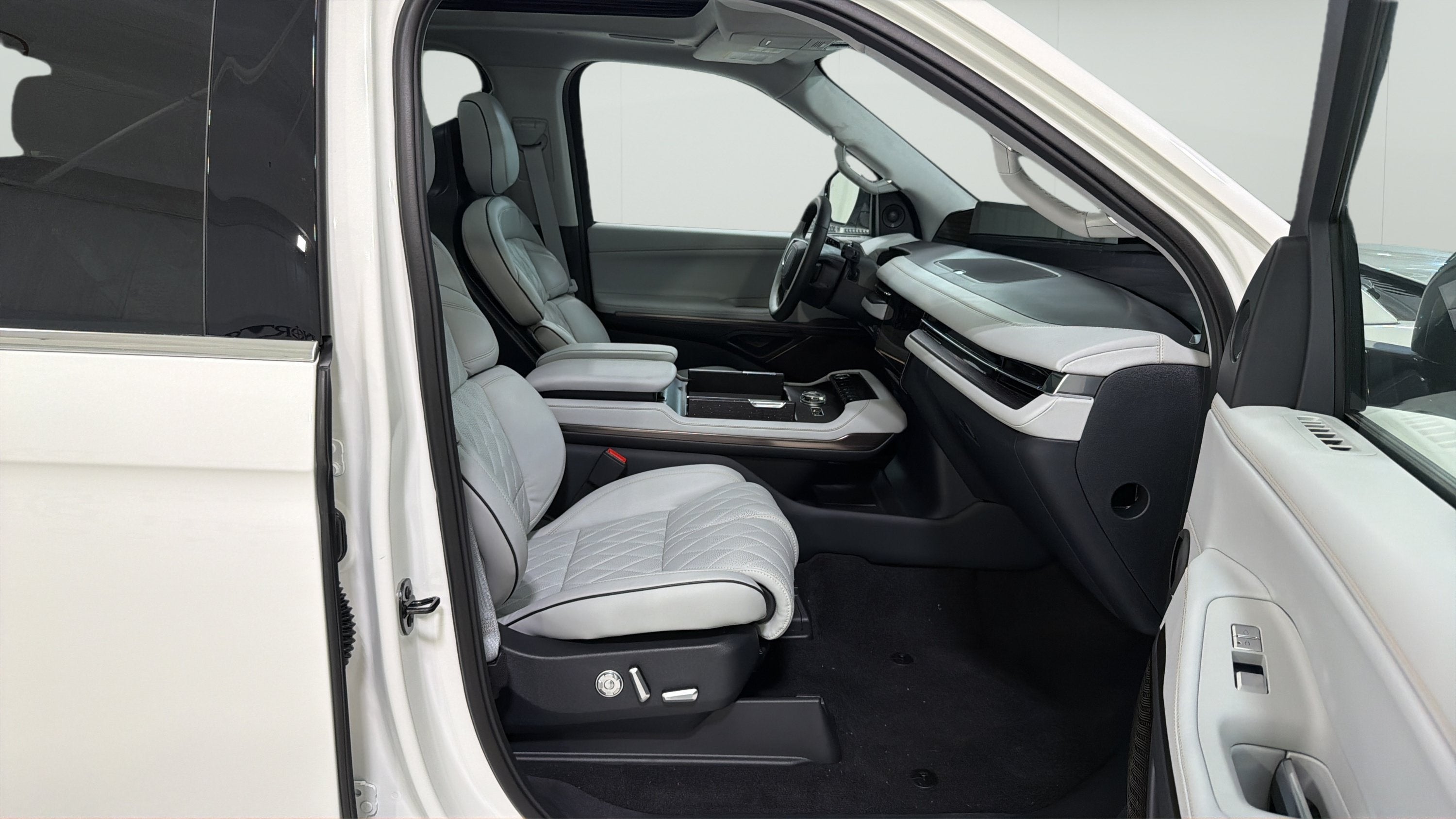2027 Lincoln Navigator Black Label