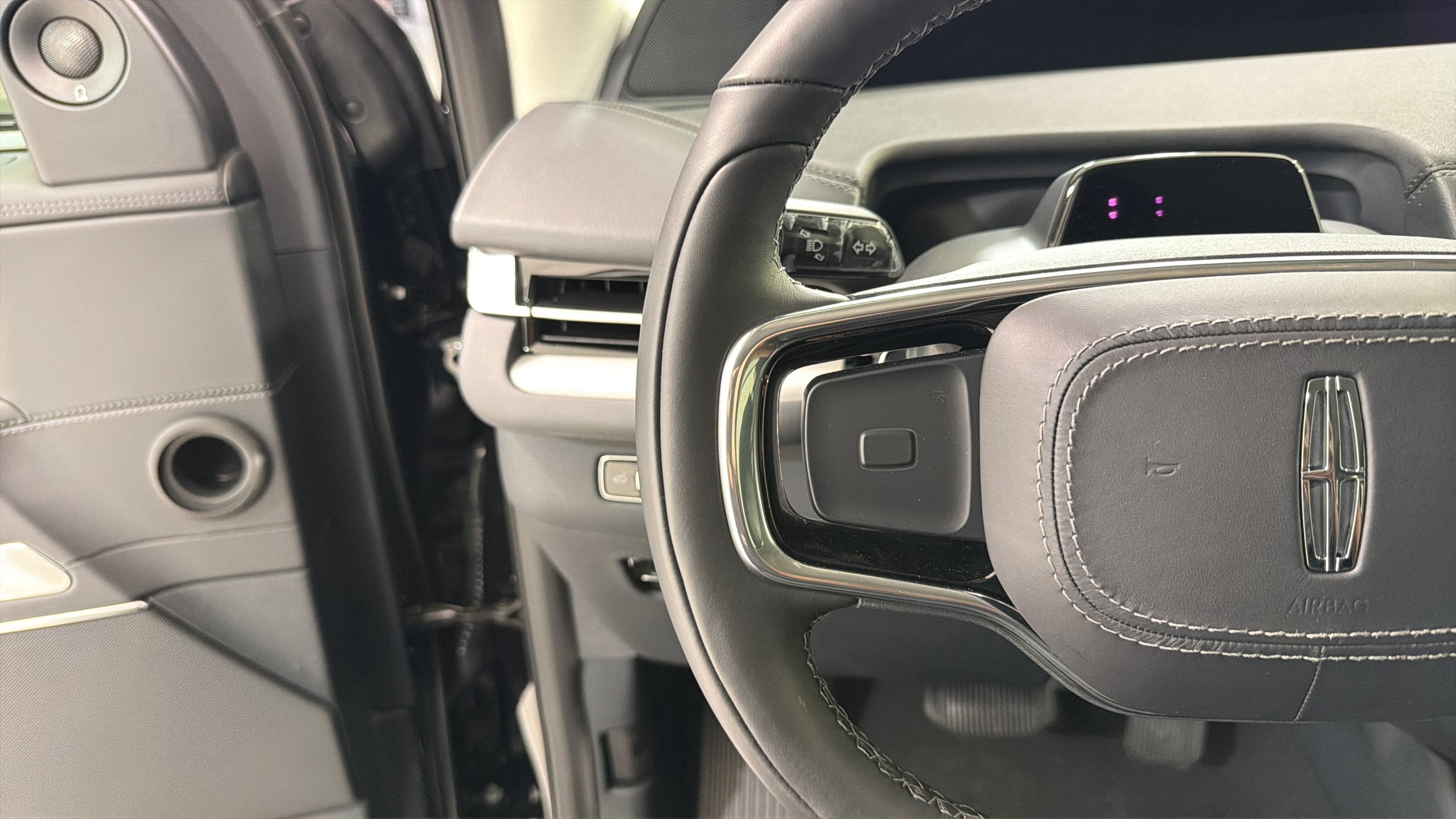 2027 Lincoln Navigator Premiere