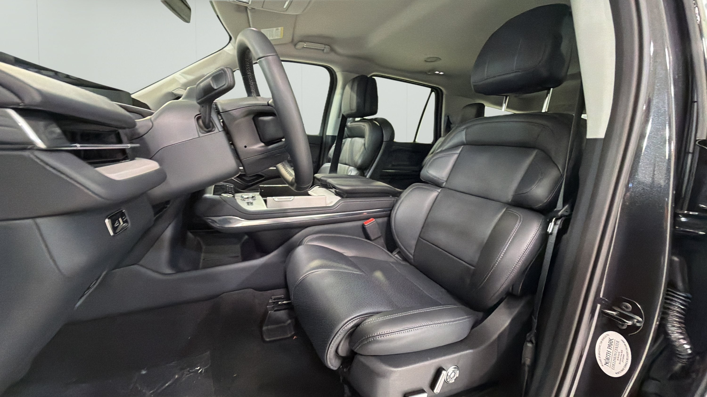 2027 Lincoln Navigator Premiere