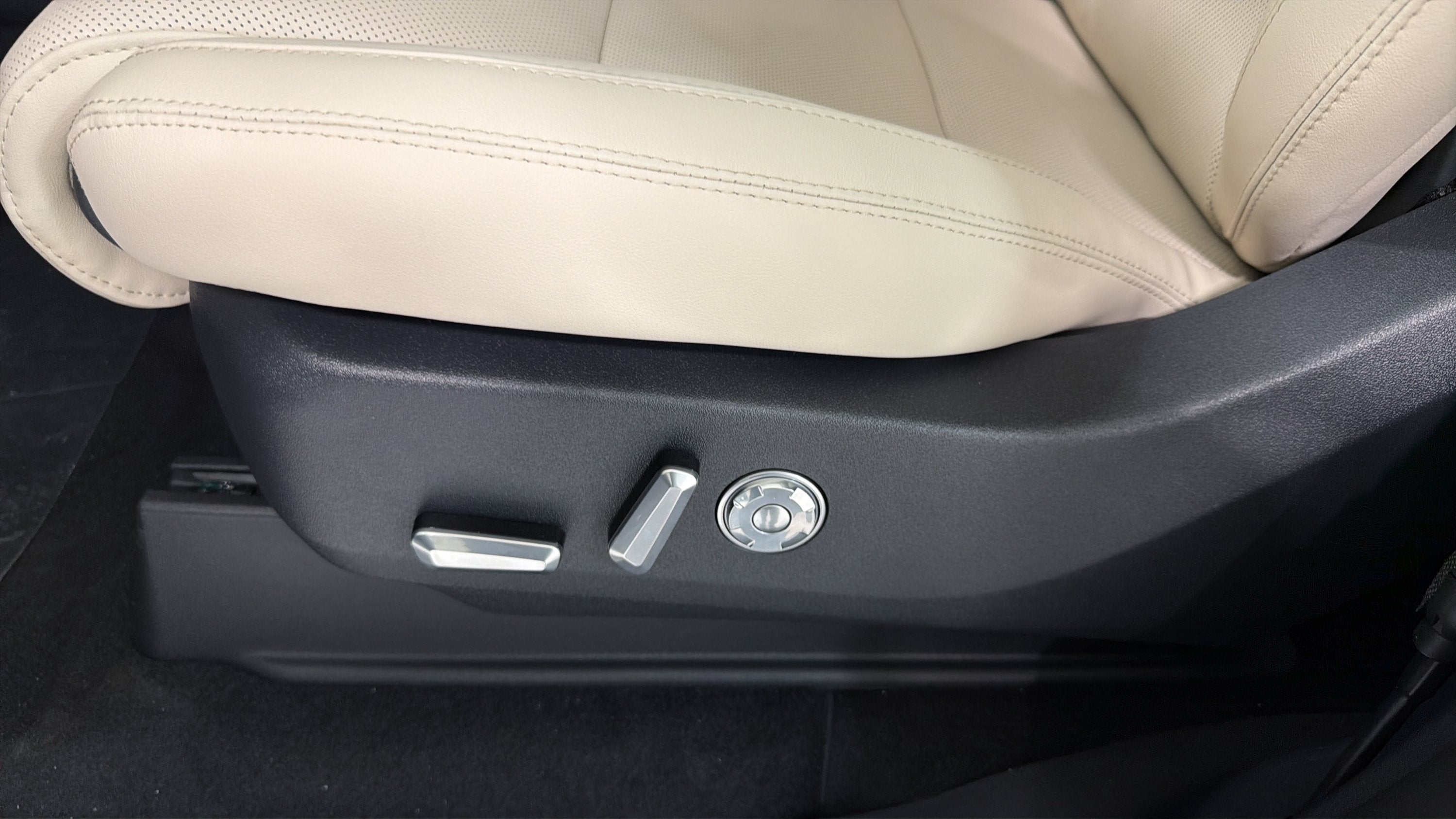 2027 Lincoln Navigator Premiere