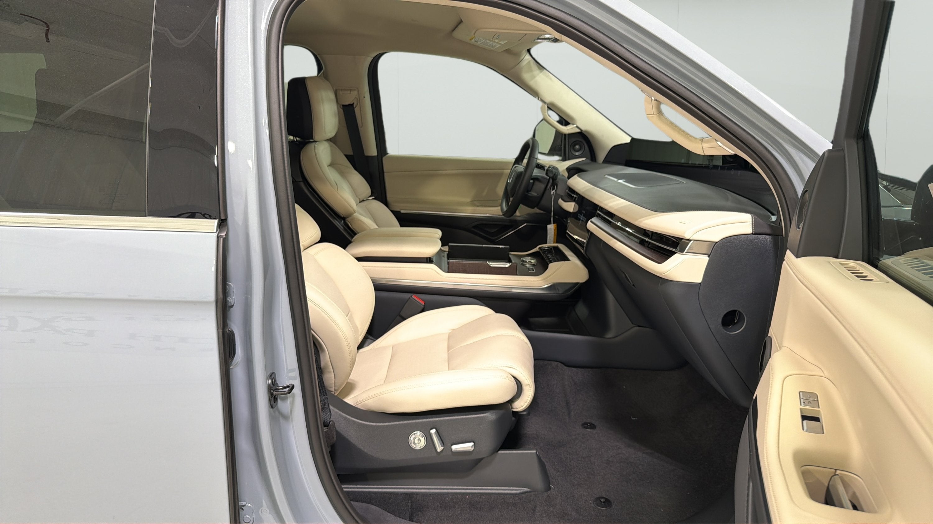 2027 Lincoln Navigator Premiere