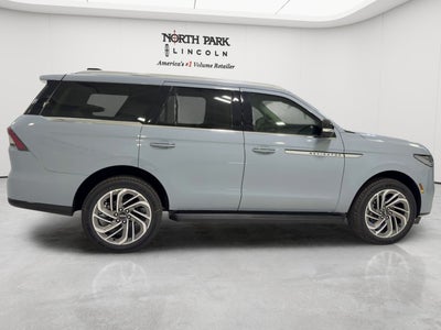 2027 Lincoln Navigator Premiere