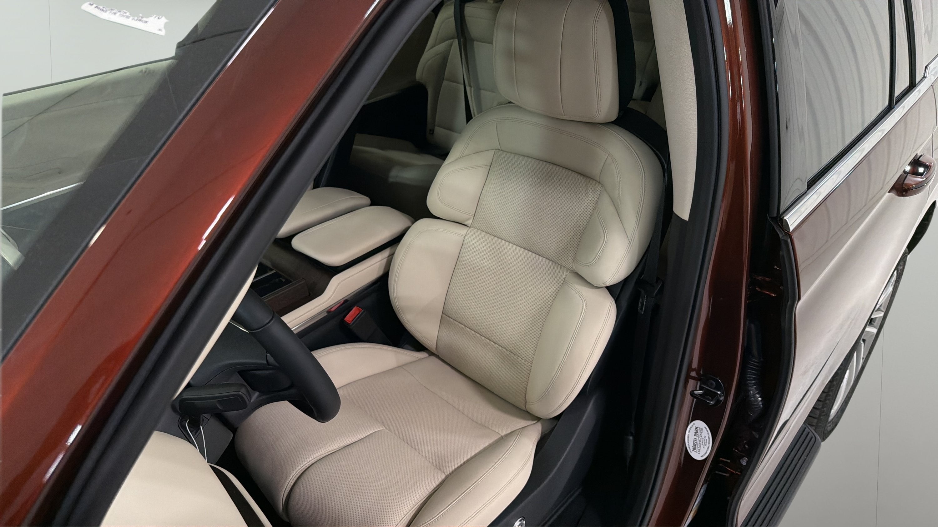 2027 Lincoln Navigator Premiere