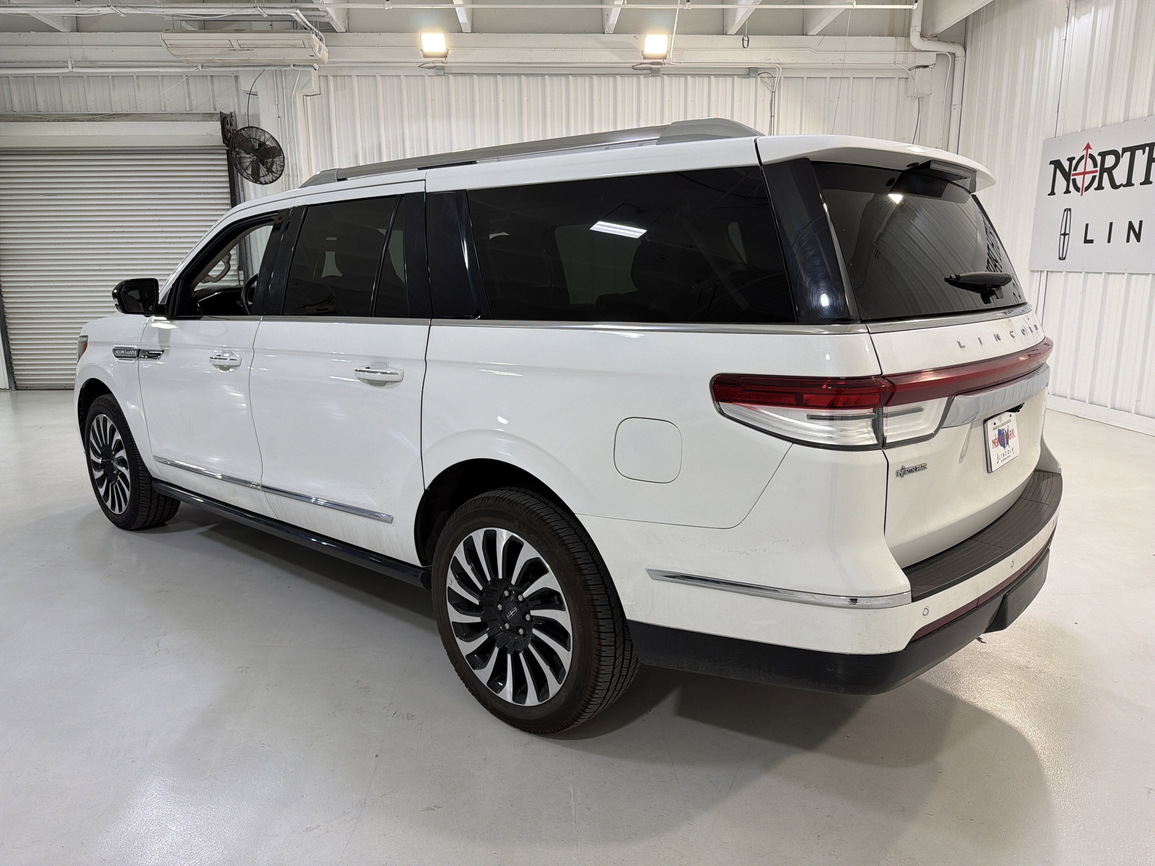 2023 Lincoln Navigator L Reserve