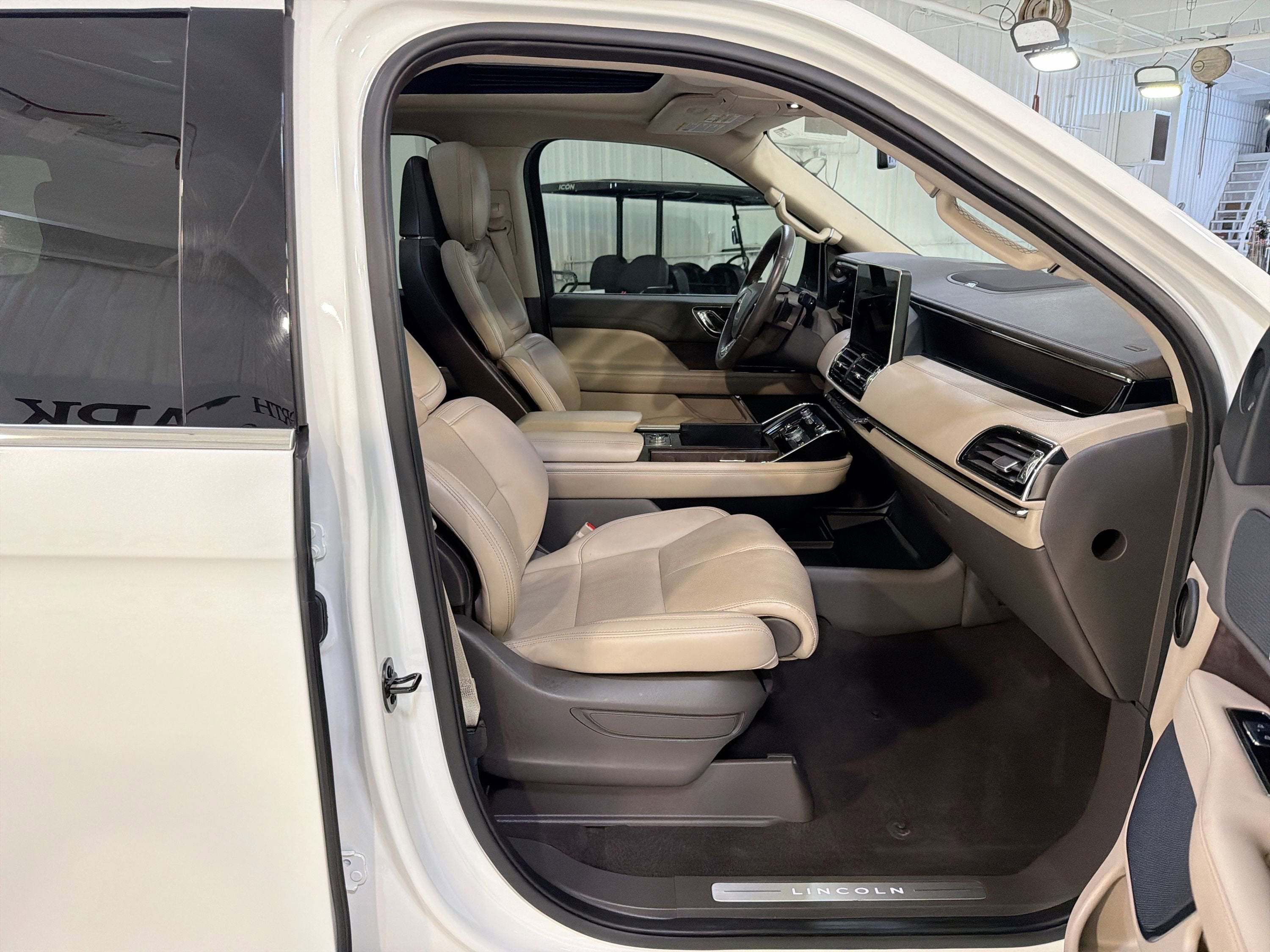 2023 Lincoln Navigator L Reserve