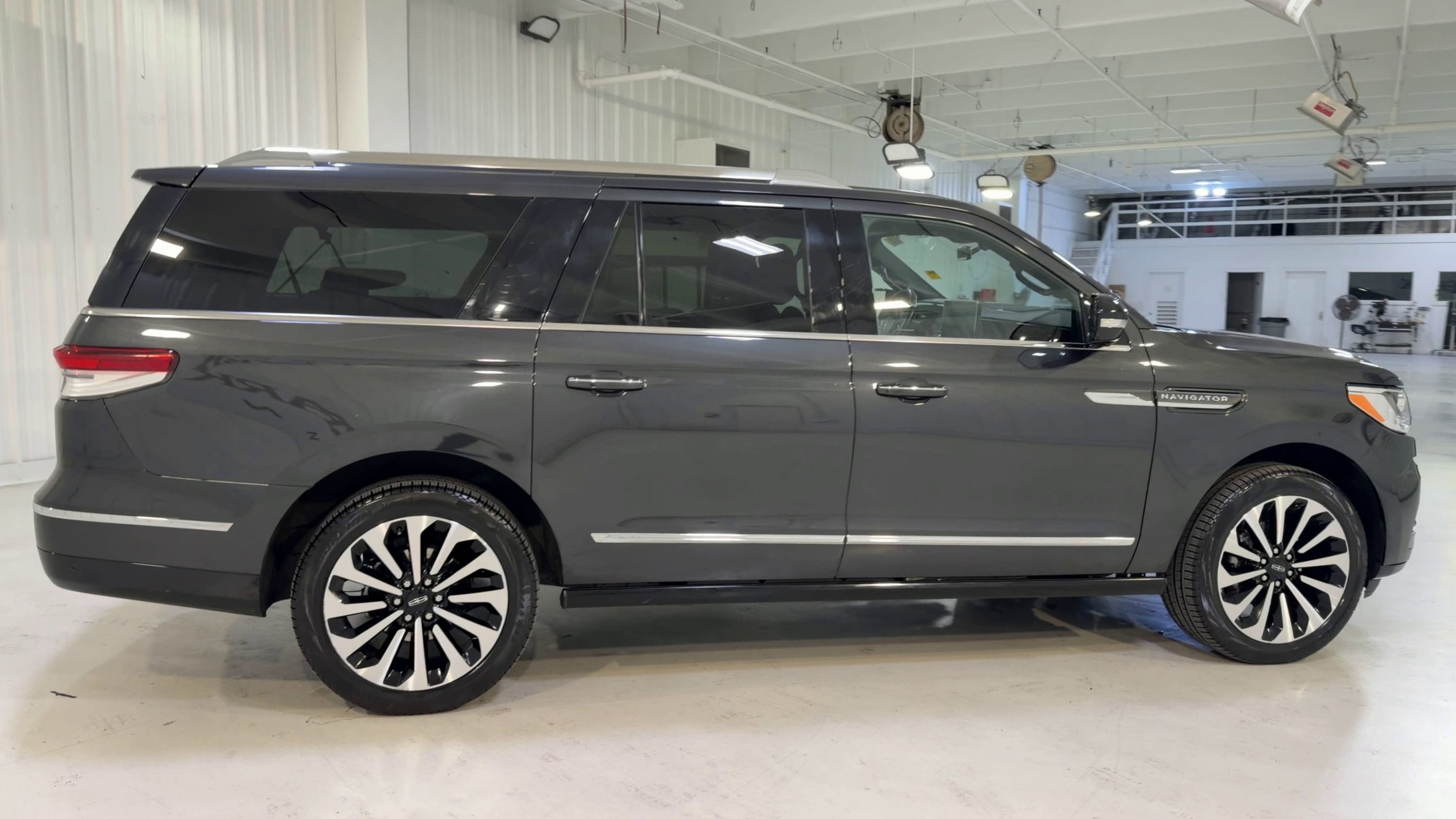 2023 Lincoln Navigator L Reserve