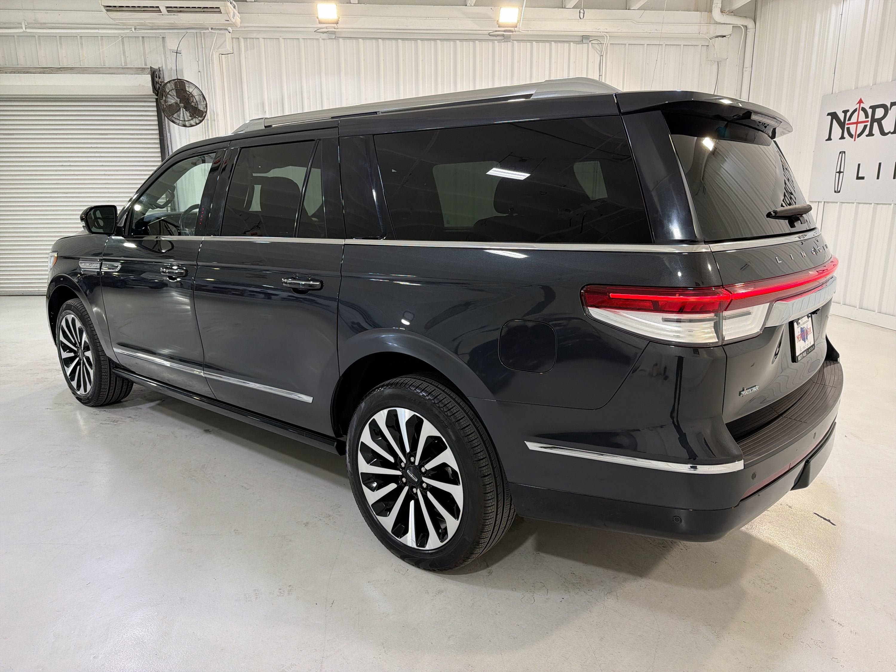 2023 Lincoln Navigator L Reserve