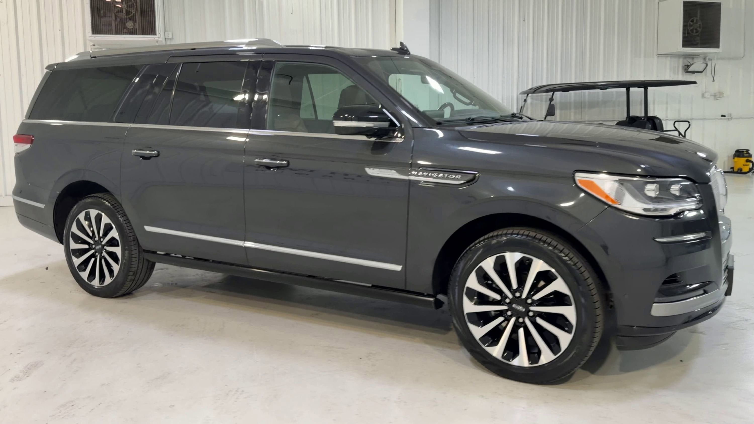 2023 Lincoln Navigator L Reserve