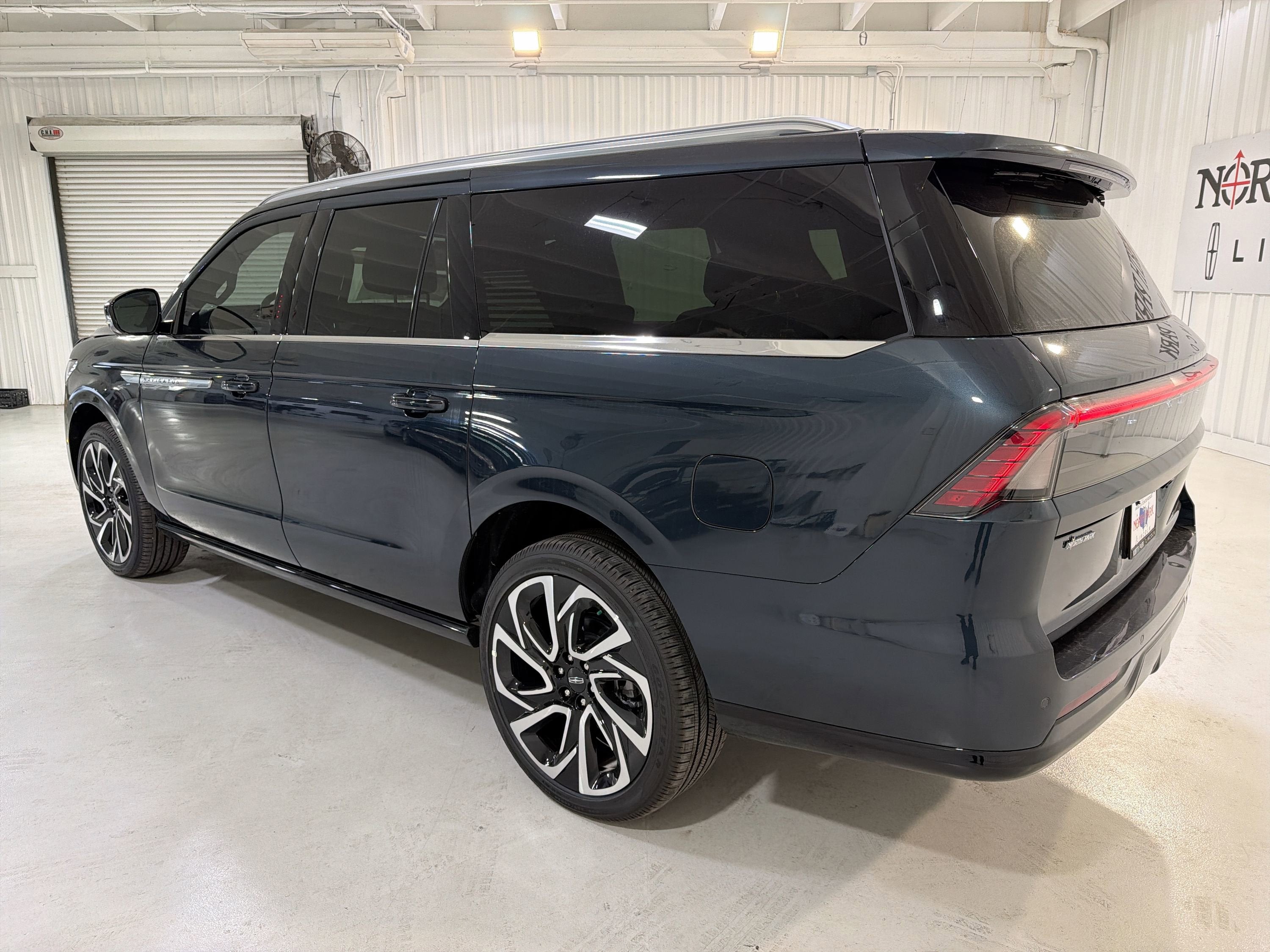 2026 Lincoln Navigator L Reserve