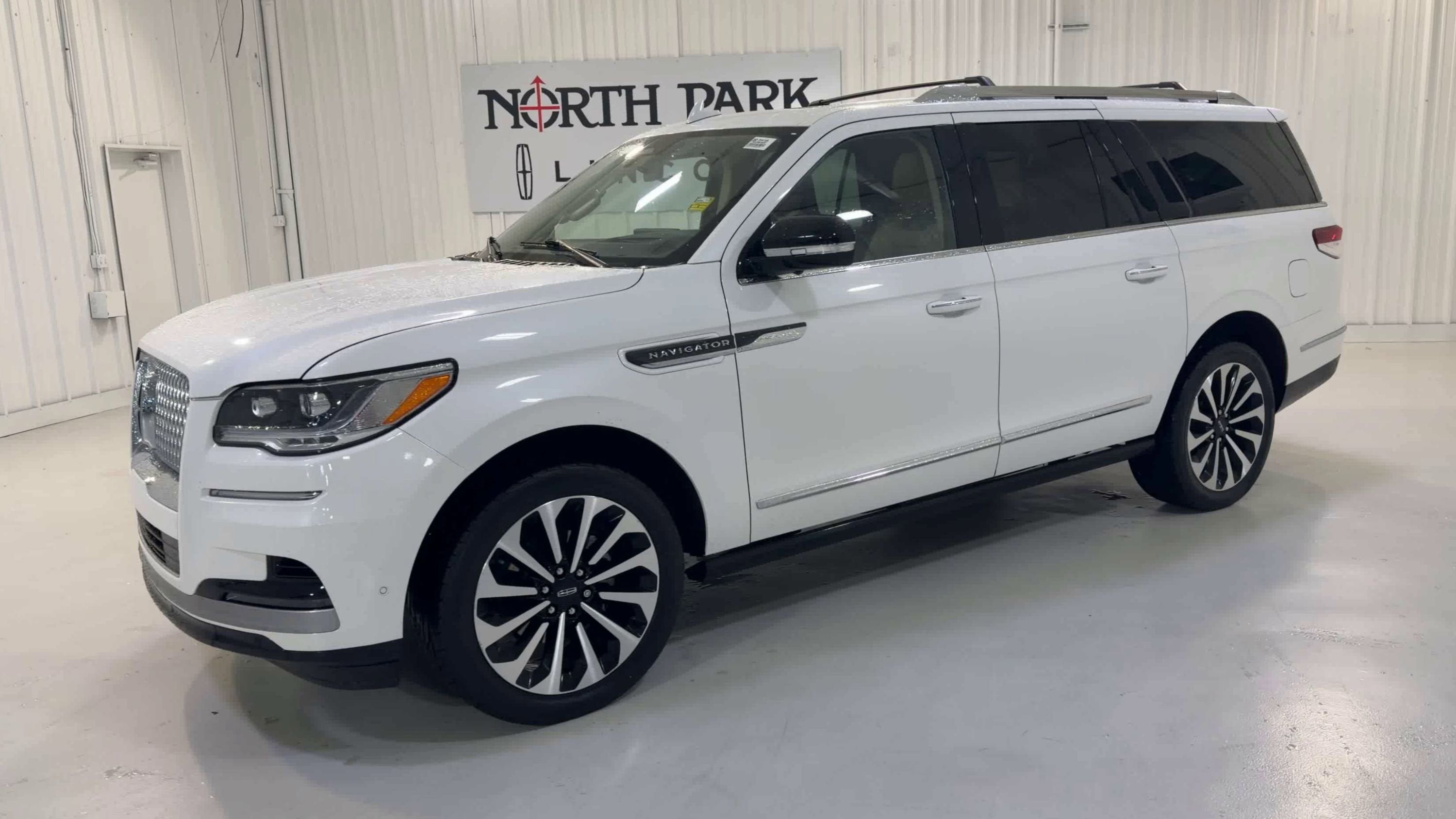 2023 Lincoln Navigator L Reserve