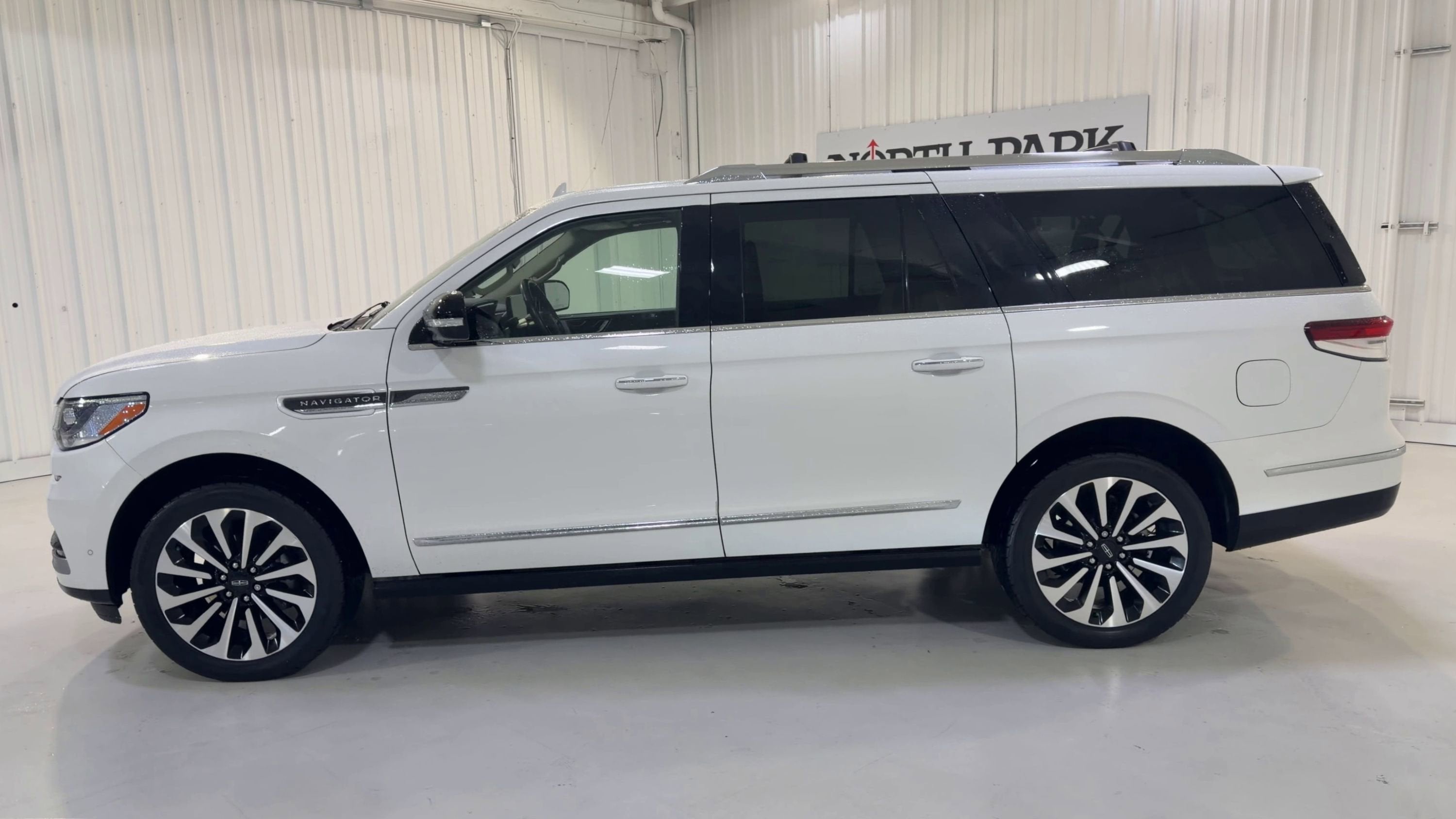 2023 Lincoln Navigator L Reserve
