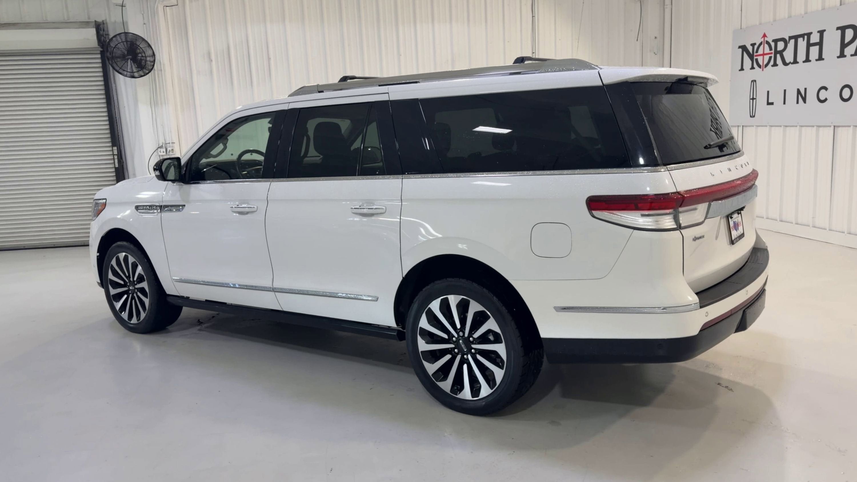 2023 Lincoln Navigator L Reserve