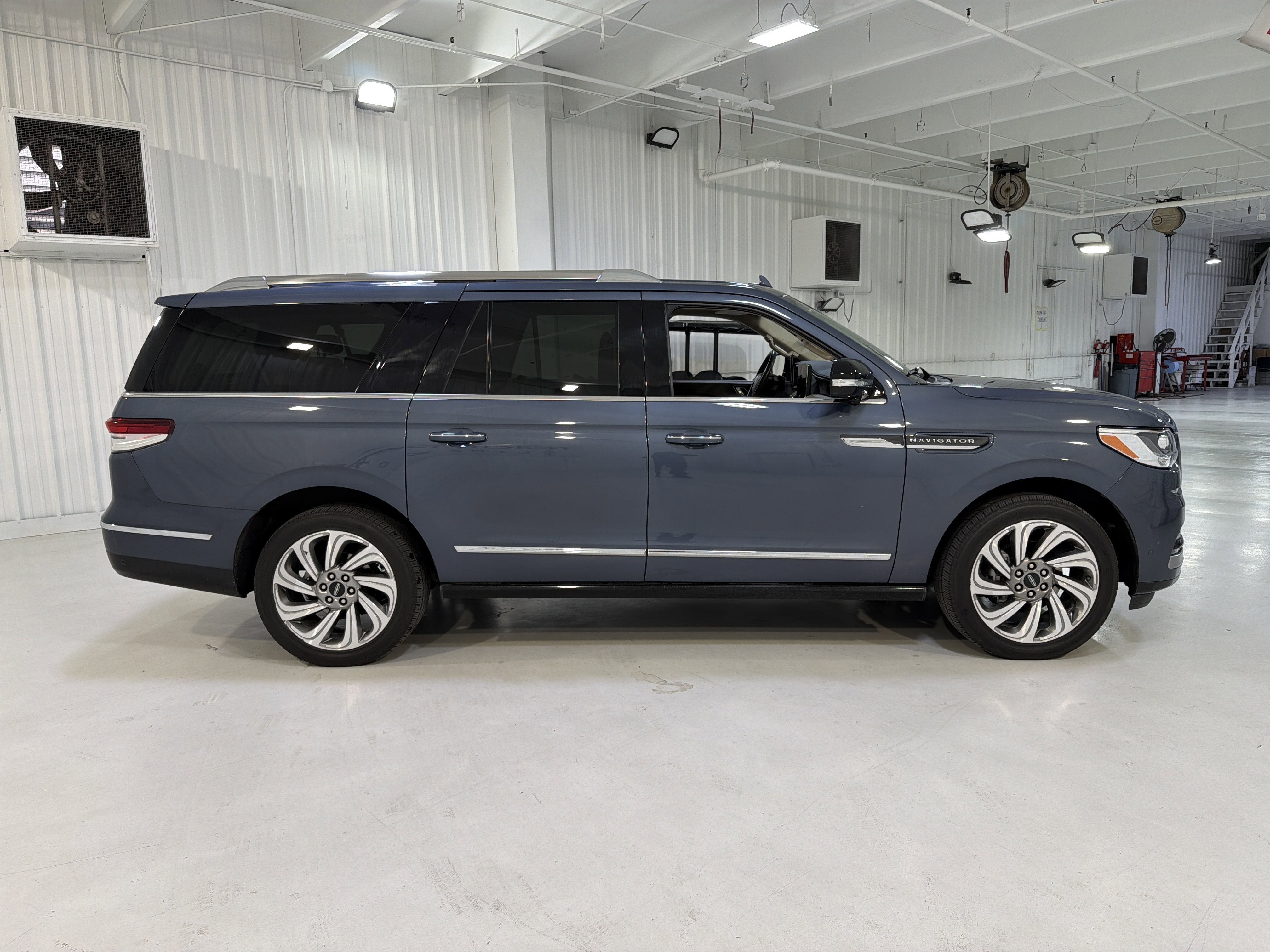 2023 Lincoln Navigator L Reserve