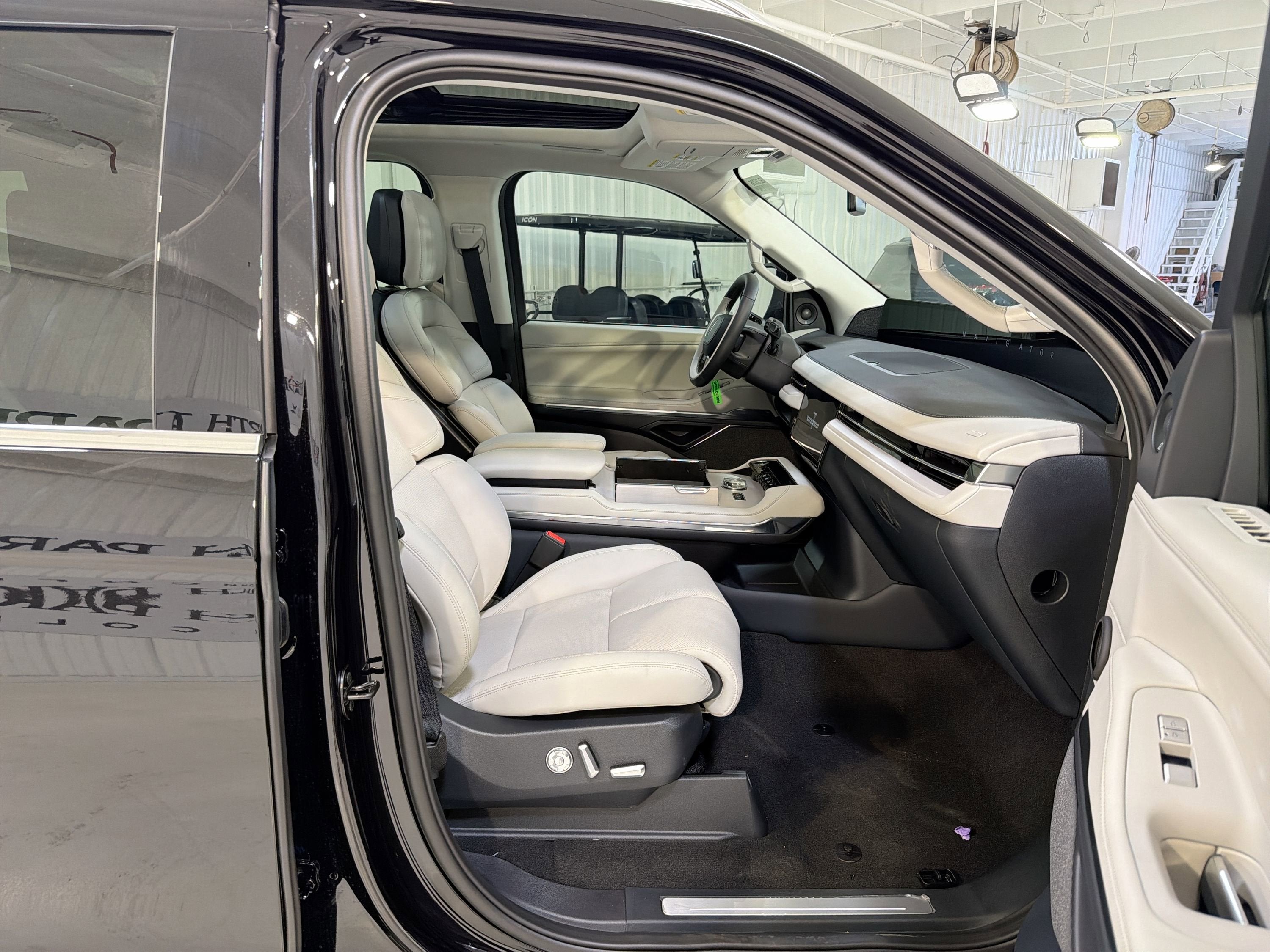 2026 Lincoln Navigator L Reserve