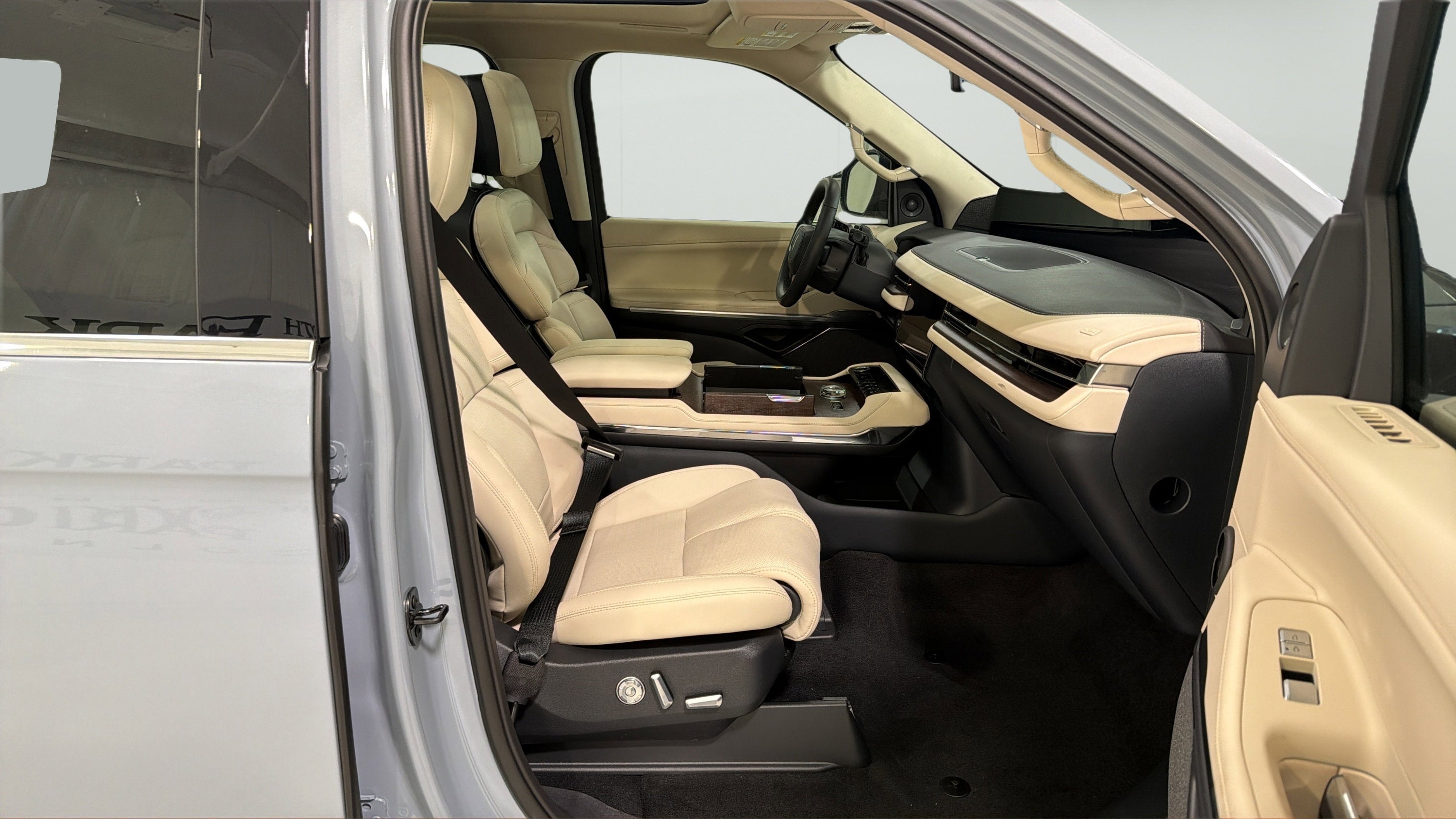 2027 Lincoln Navigator L Reserve