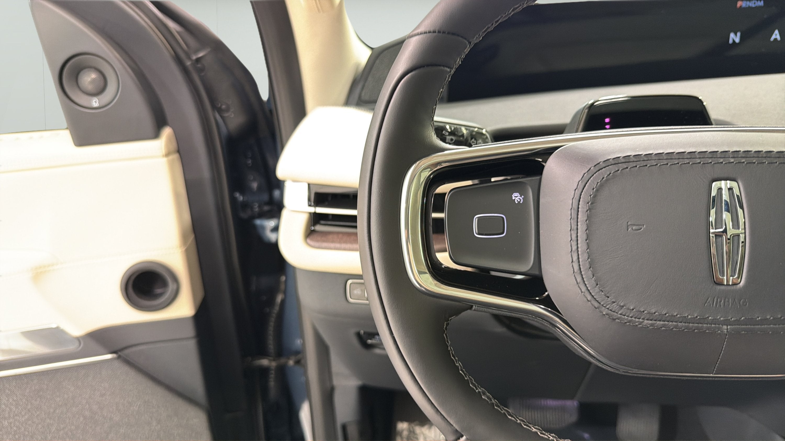 2027 Lincoln Navigator L Reserve