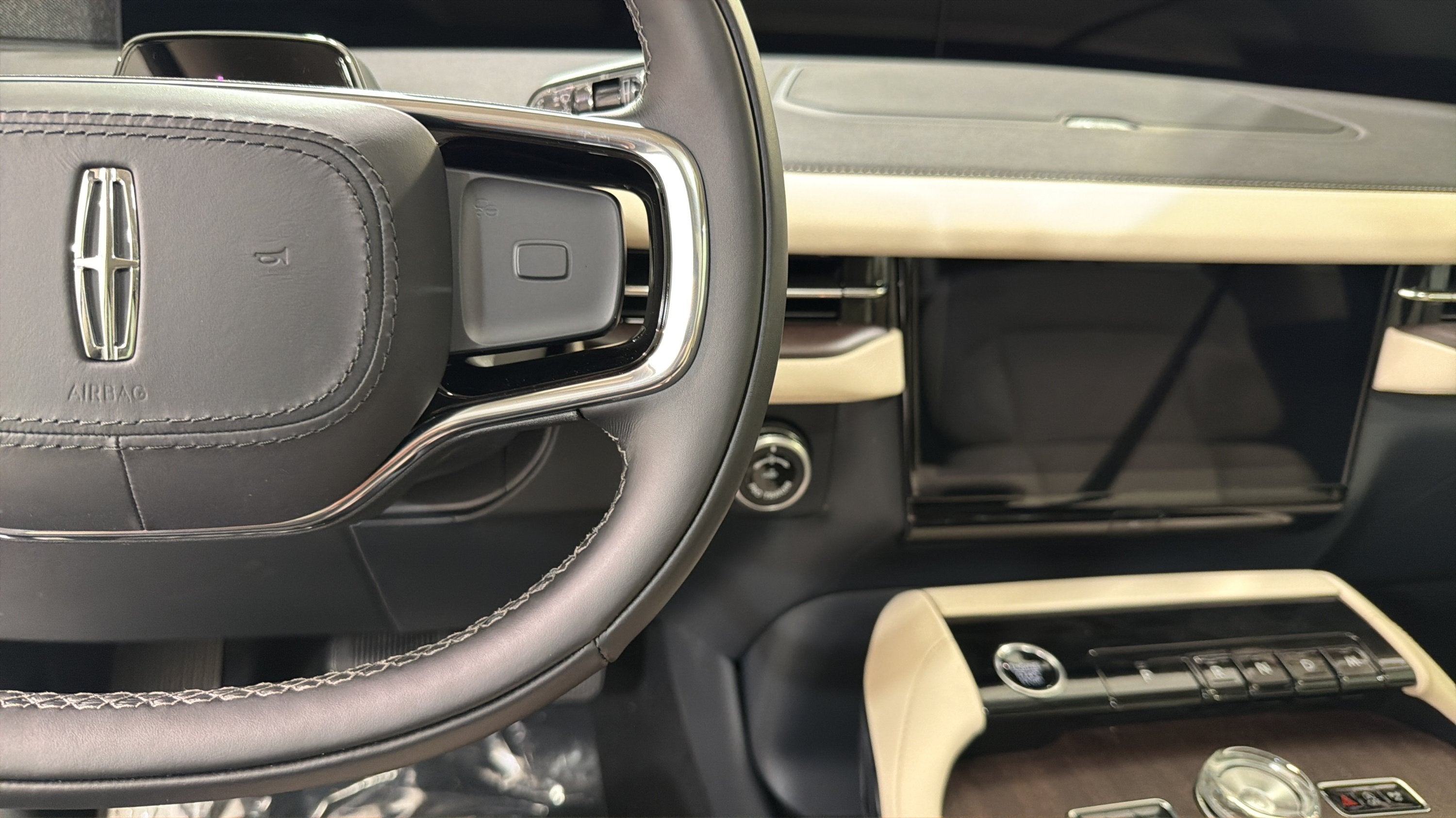 2027 Lincoln Navigator L Reserve