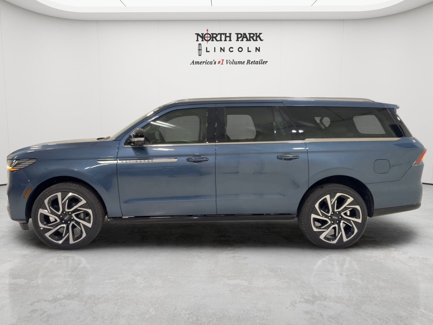 2027 Lincoln Navigator L Reserve