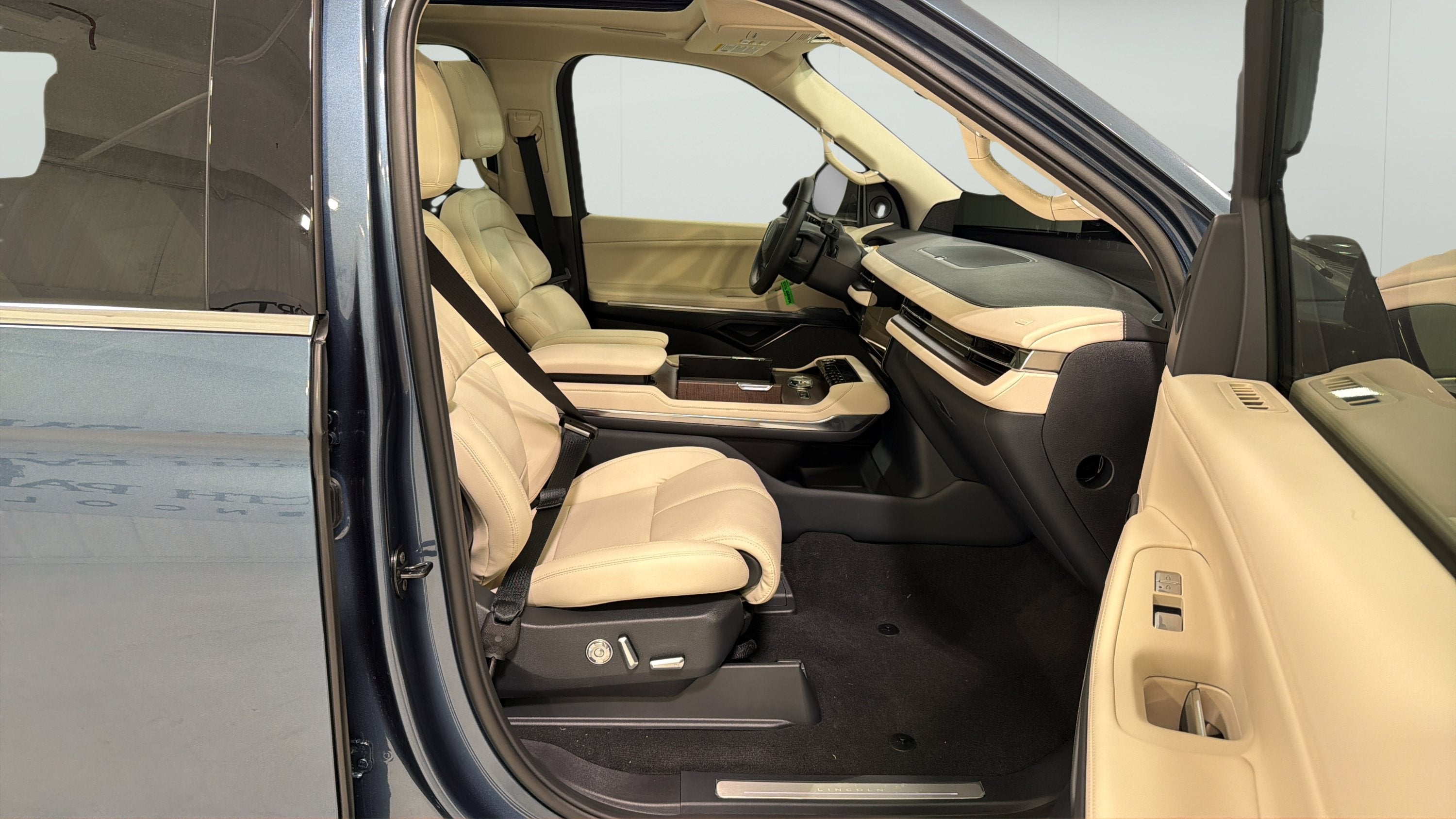 2027 Lincoln Navigator L Reserve