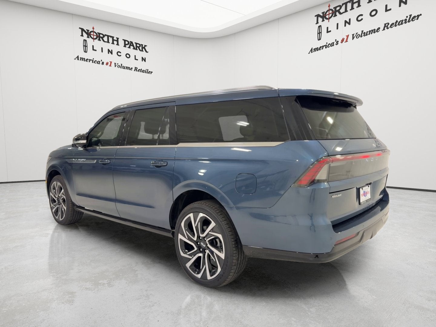 2027 Lincoln Navigator L Reserve