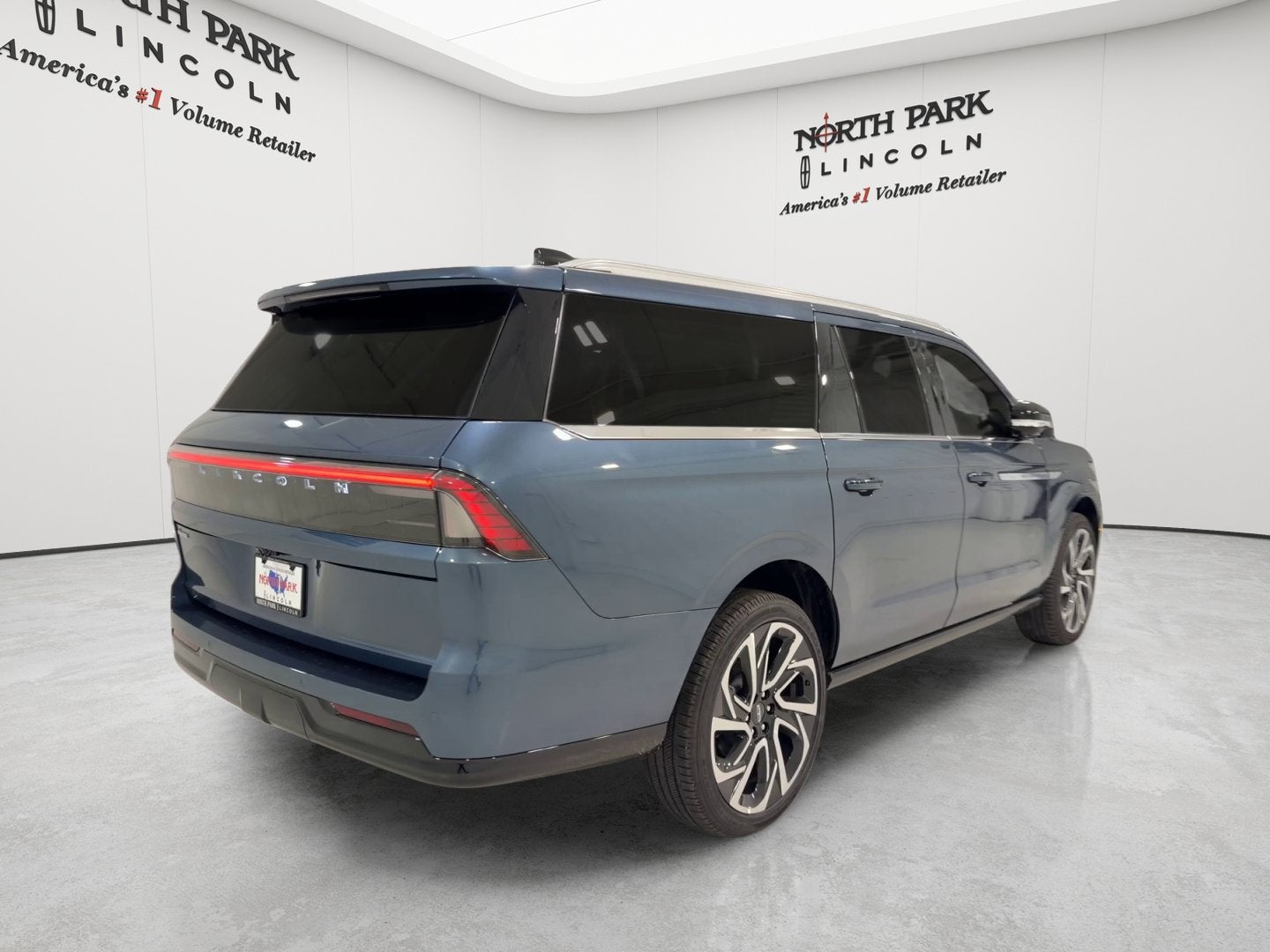 2027 Lincoln Navigator L Reserve
