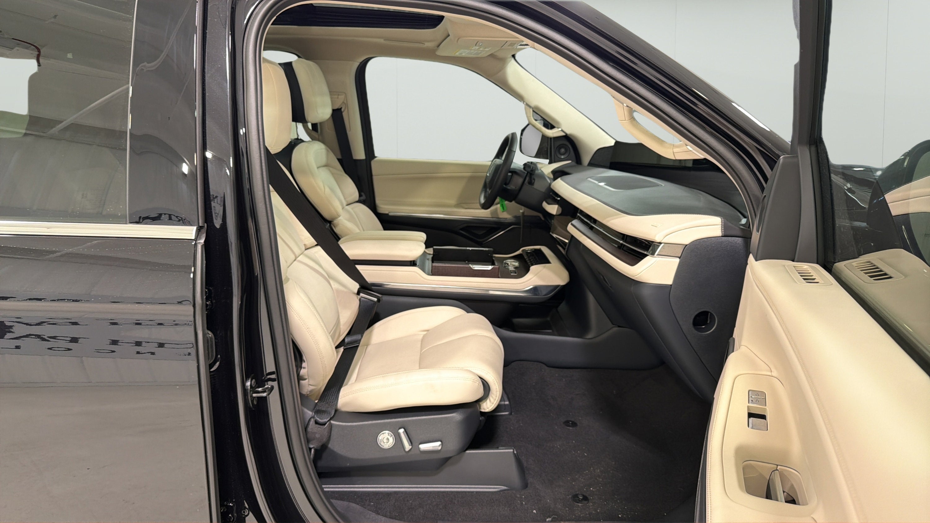 2027 Lincoln Navigator L Reserve