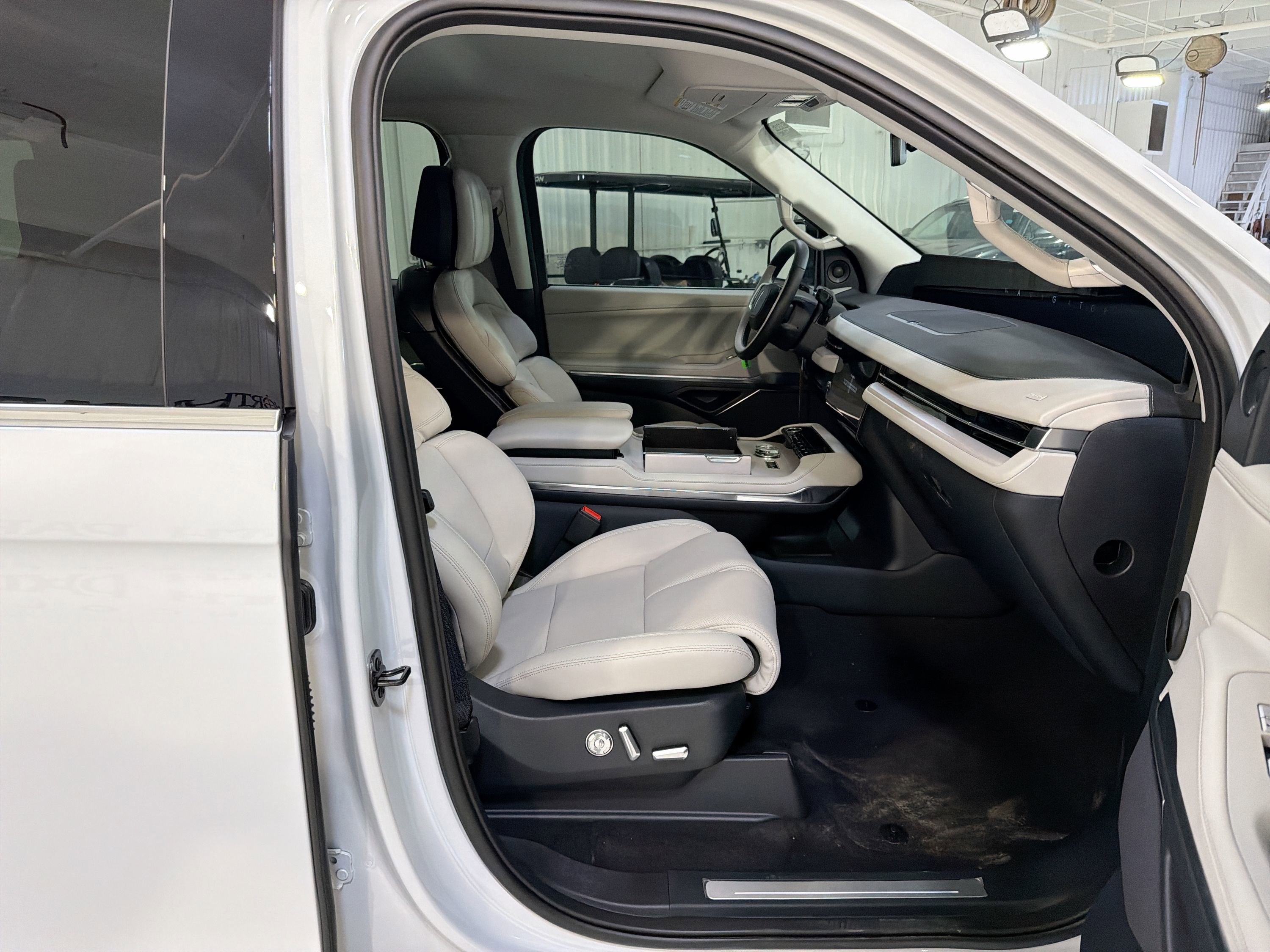 2026 Lincoln Navigator L Premiere