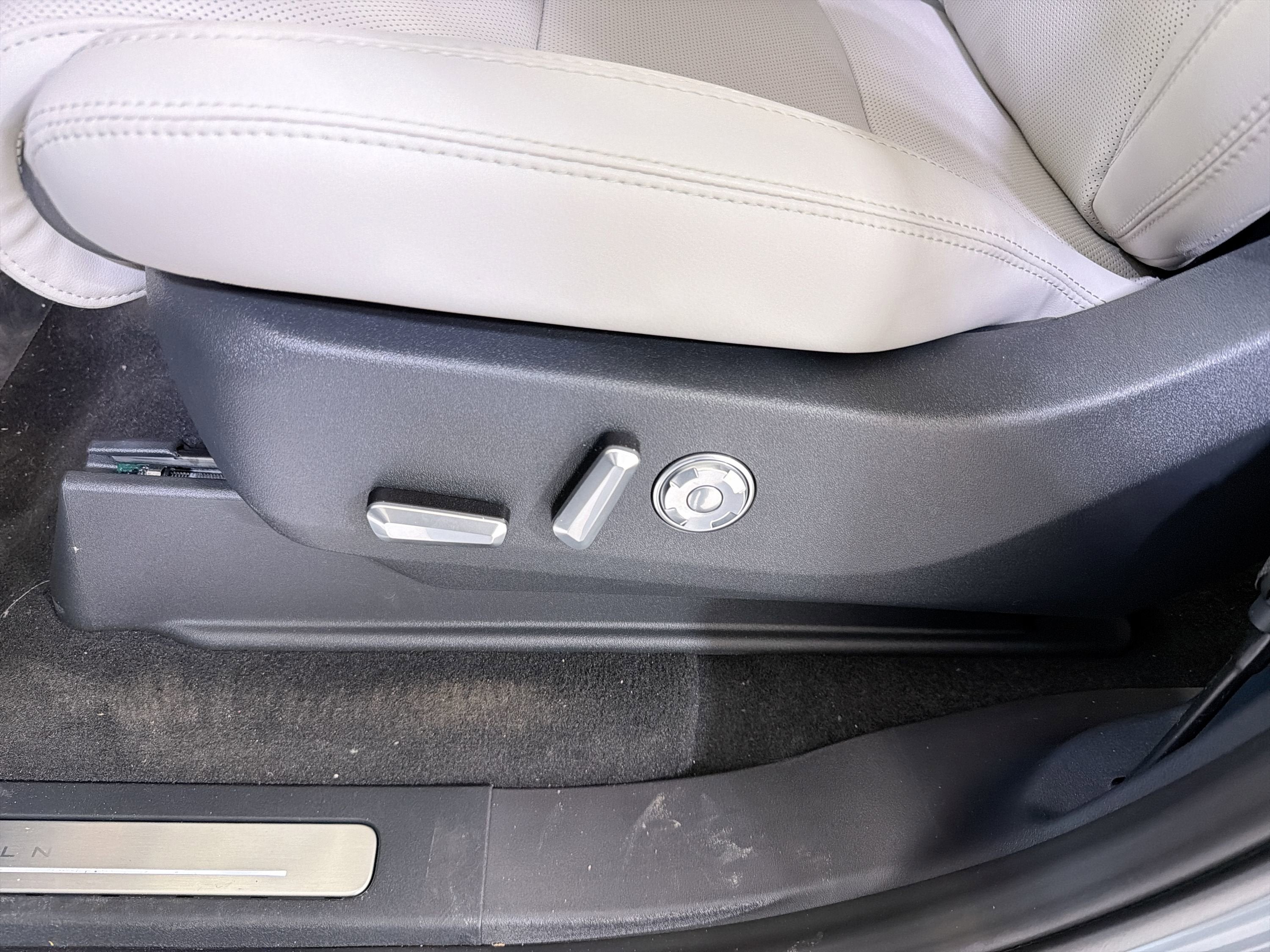 2026 Lincoln Navigator L Premiere