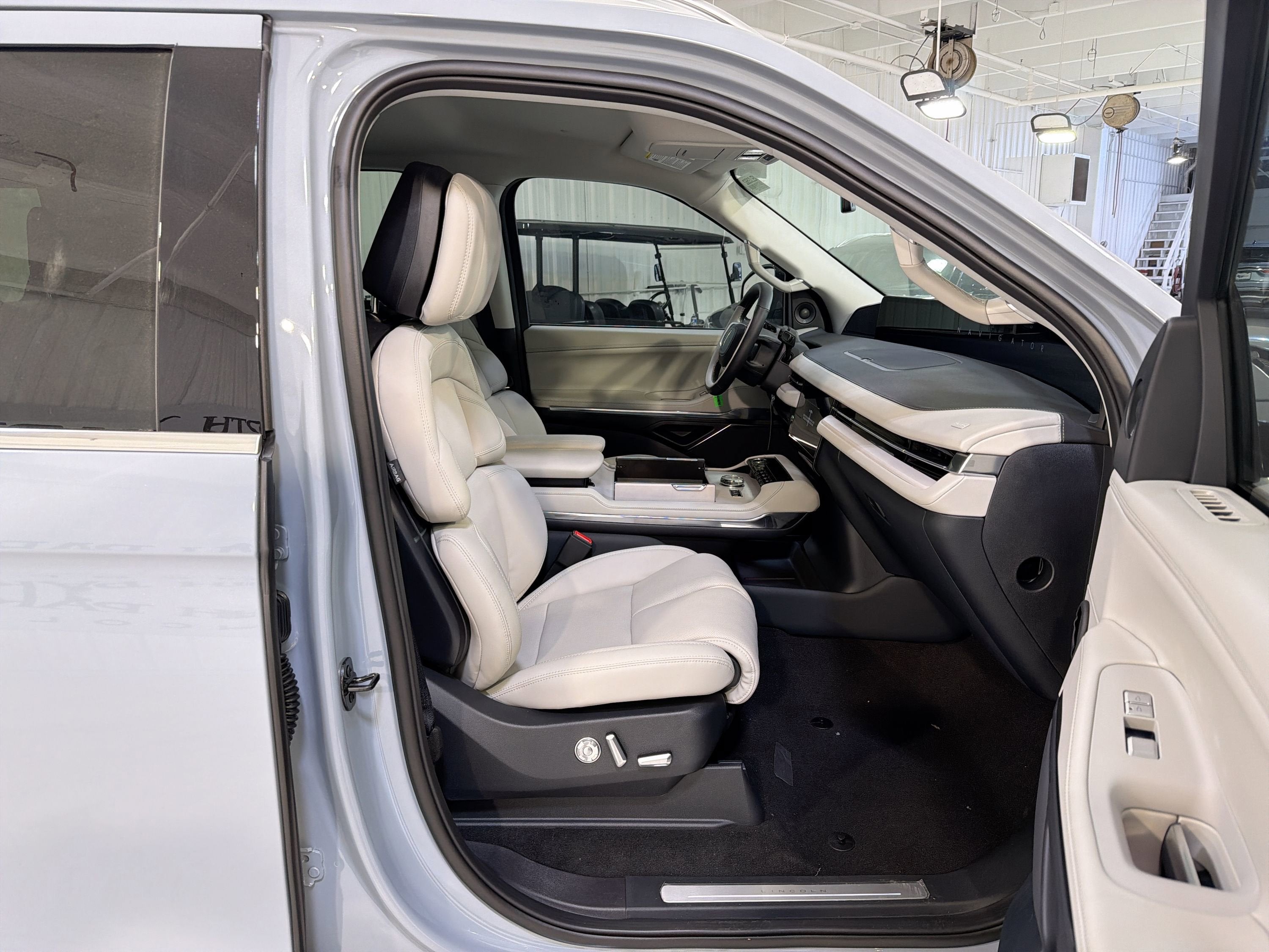 2026 Lincoln Navigator L Premiere