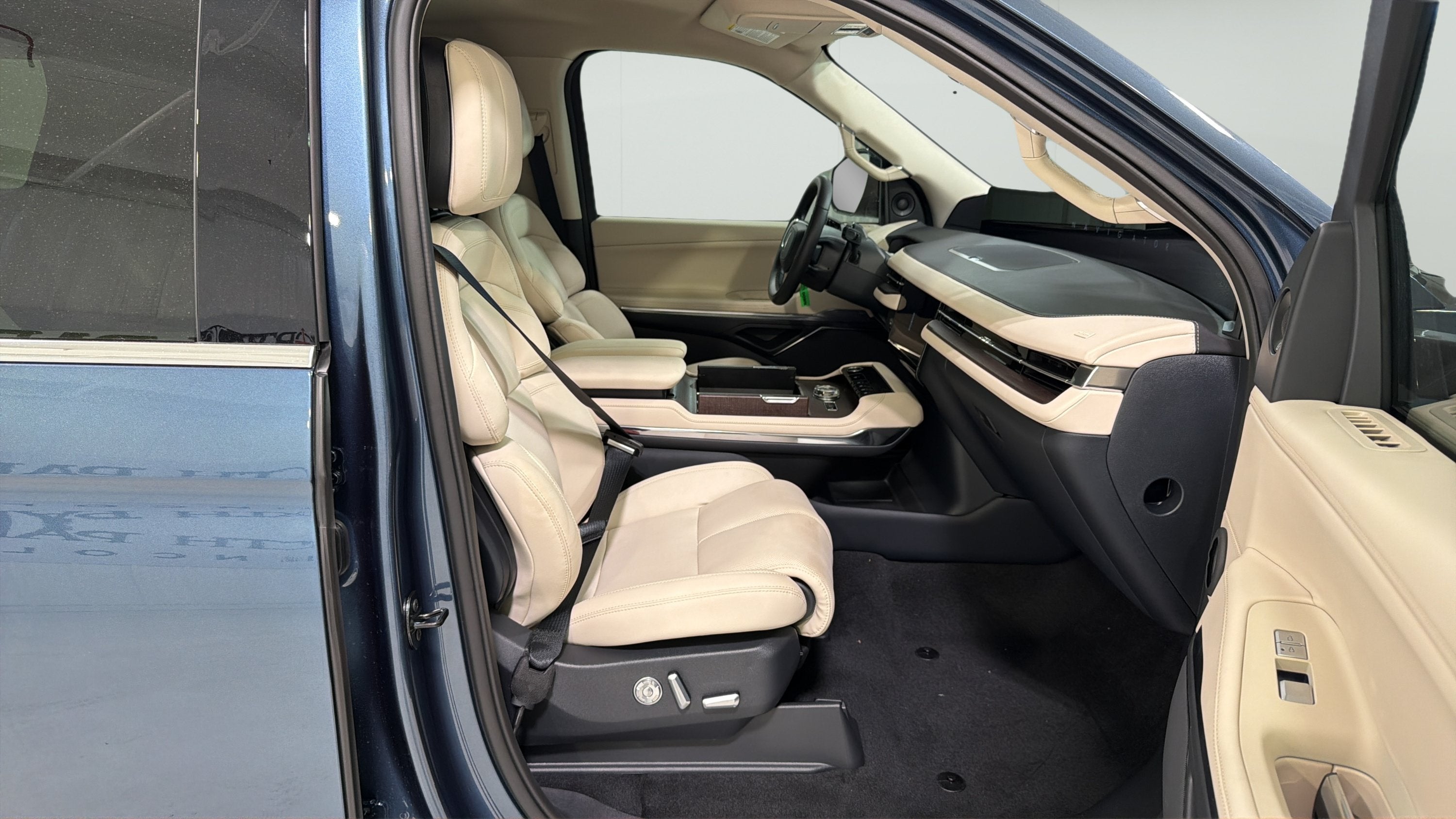 2027 Lincoln Navigator L Premiere