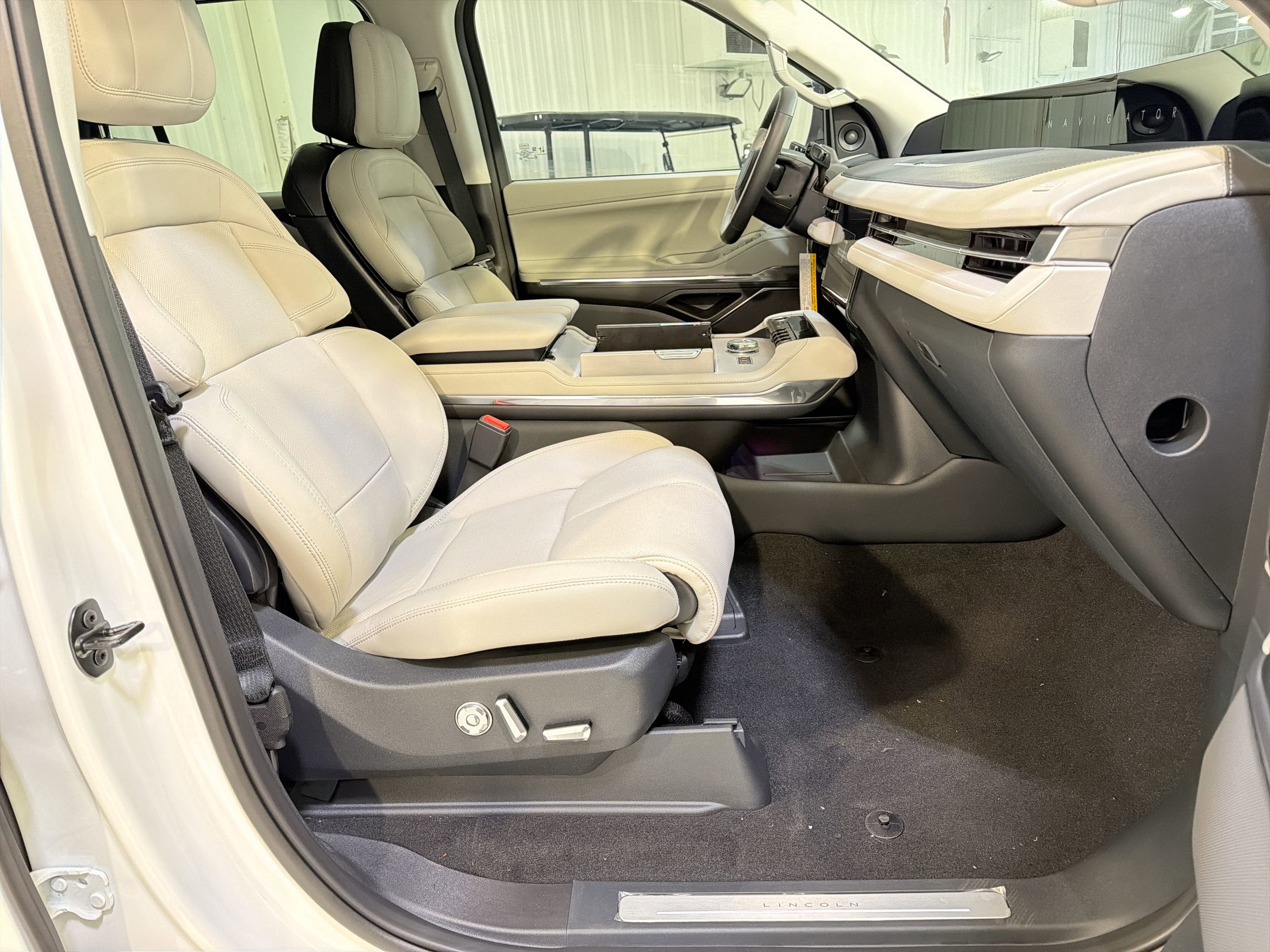 2026 Lincoln Navigator L Premiere