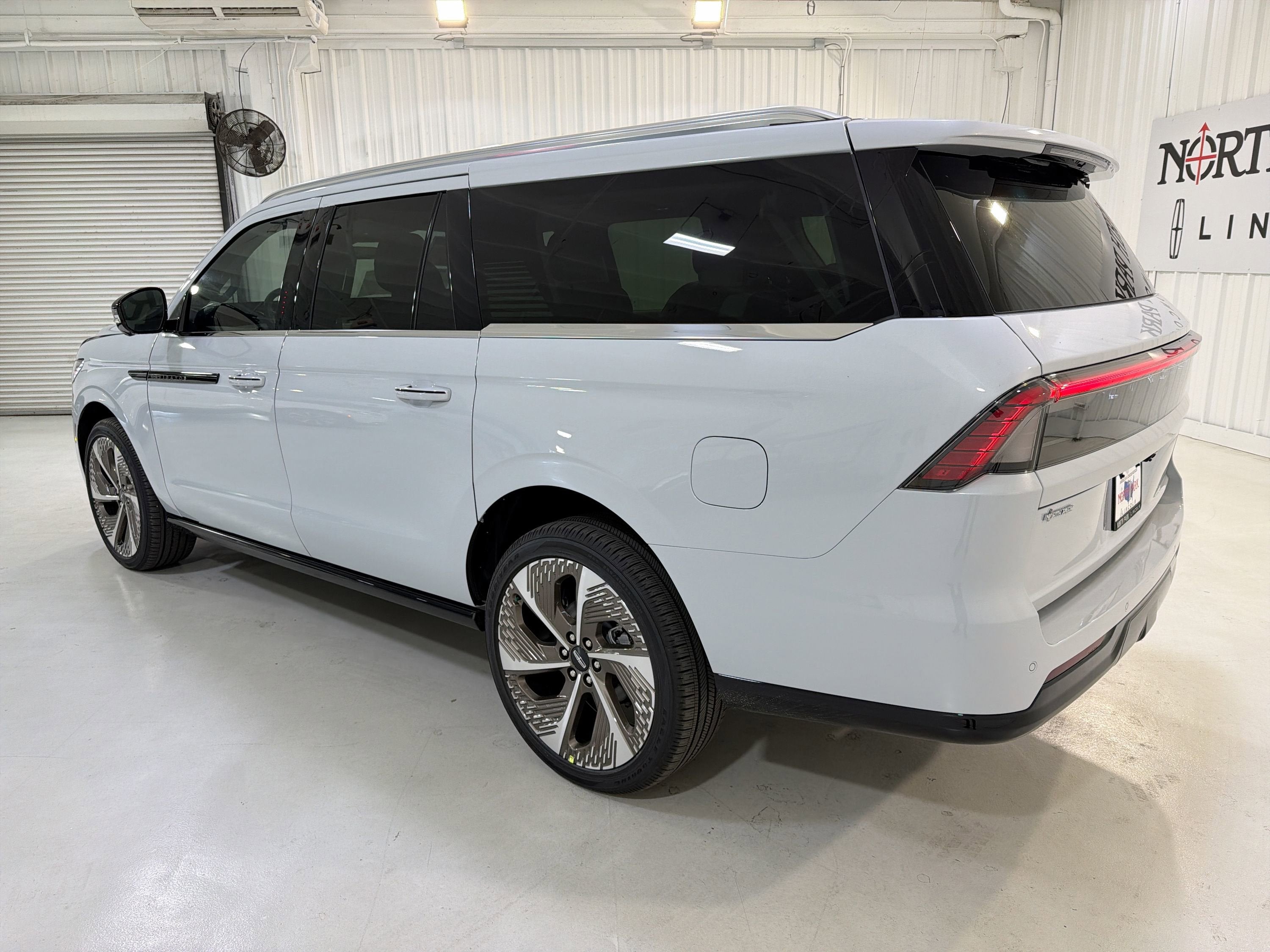 2025 Lincoln Navigator L Black Label