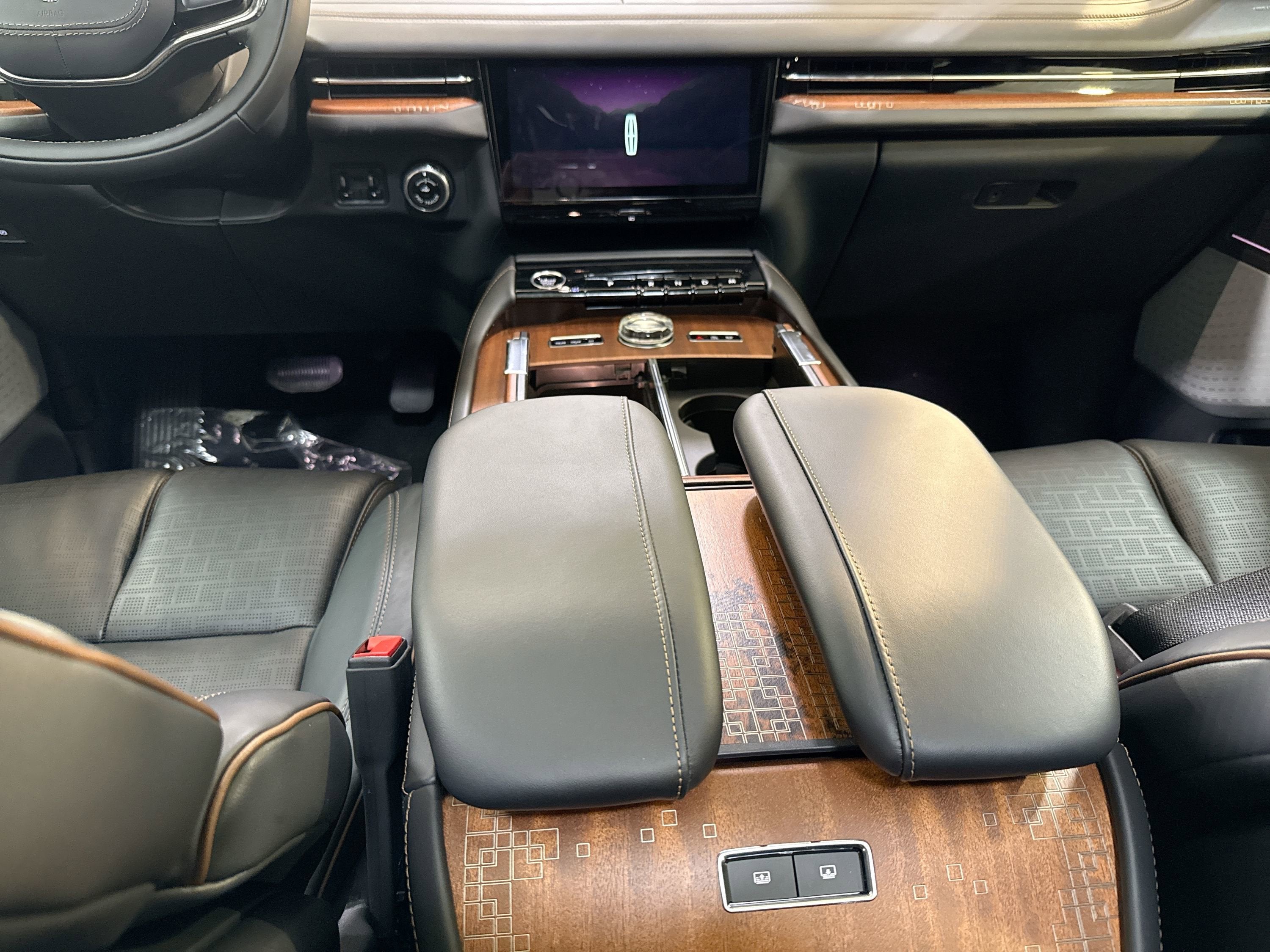 2025 Lincoln Navigator L Black Label