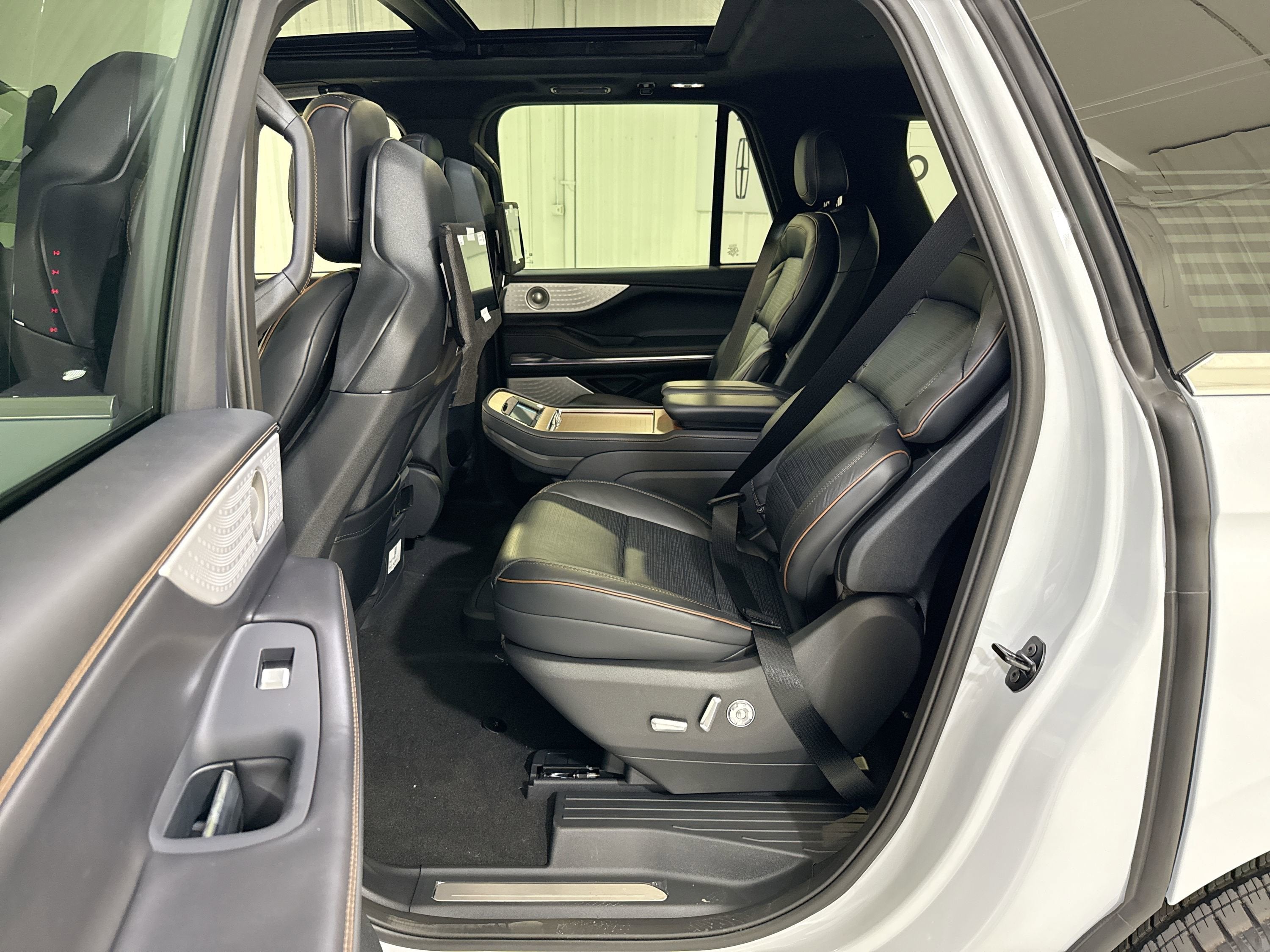 2025 Lincoln Navigator L Black Label