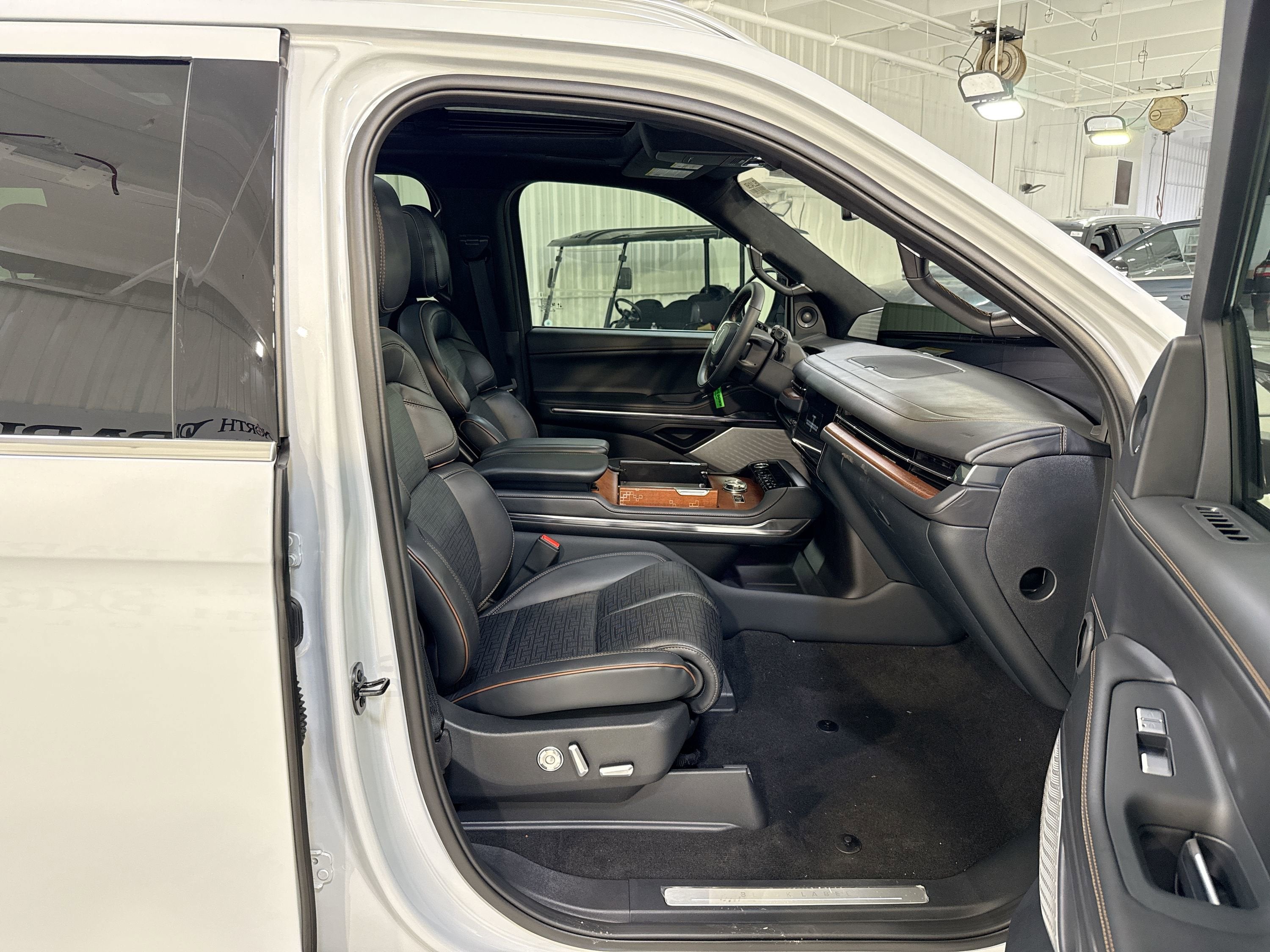 2025 Lincoln Navigator L Black Label