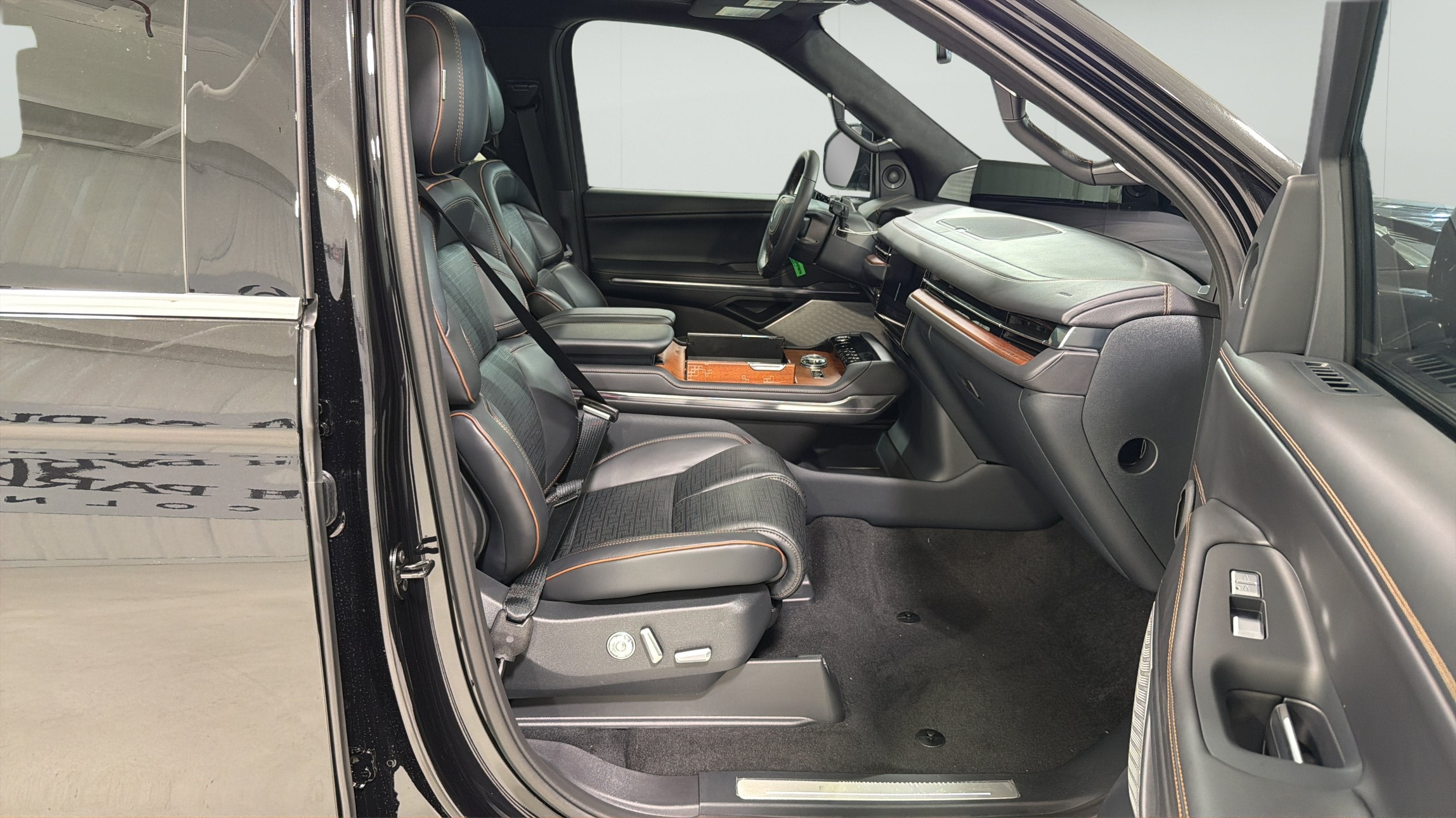 2027 Lincoln Navigator L Black Label