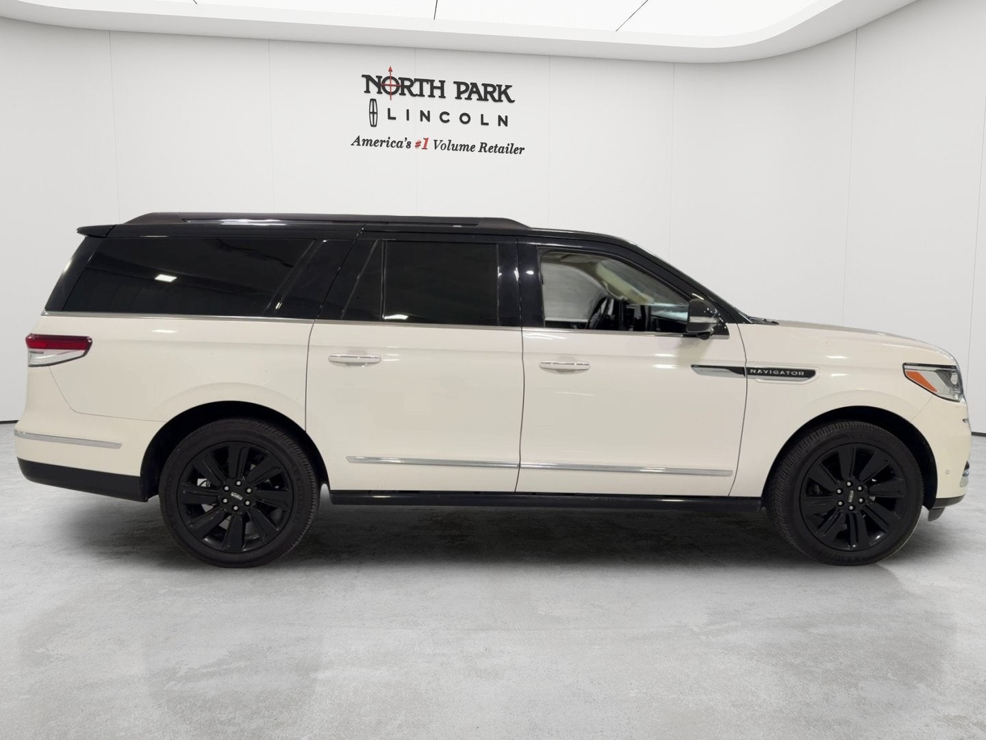 2023 Lincoln Navigator L Black Label